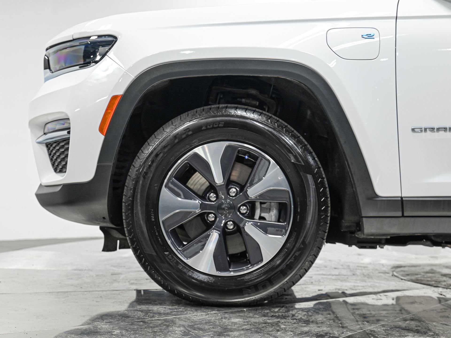 2024 Jeep Cherokee Limited 4xe photo 2