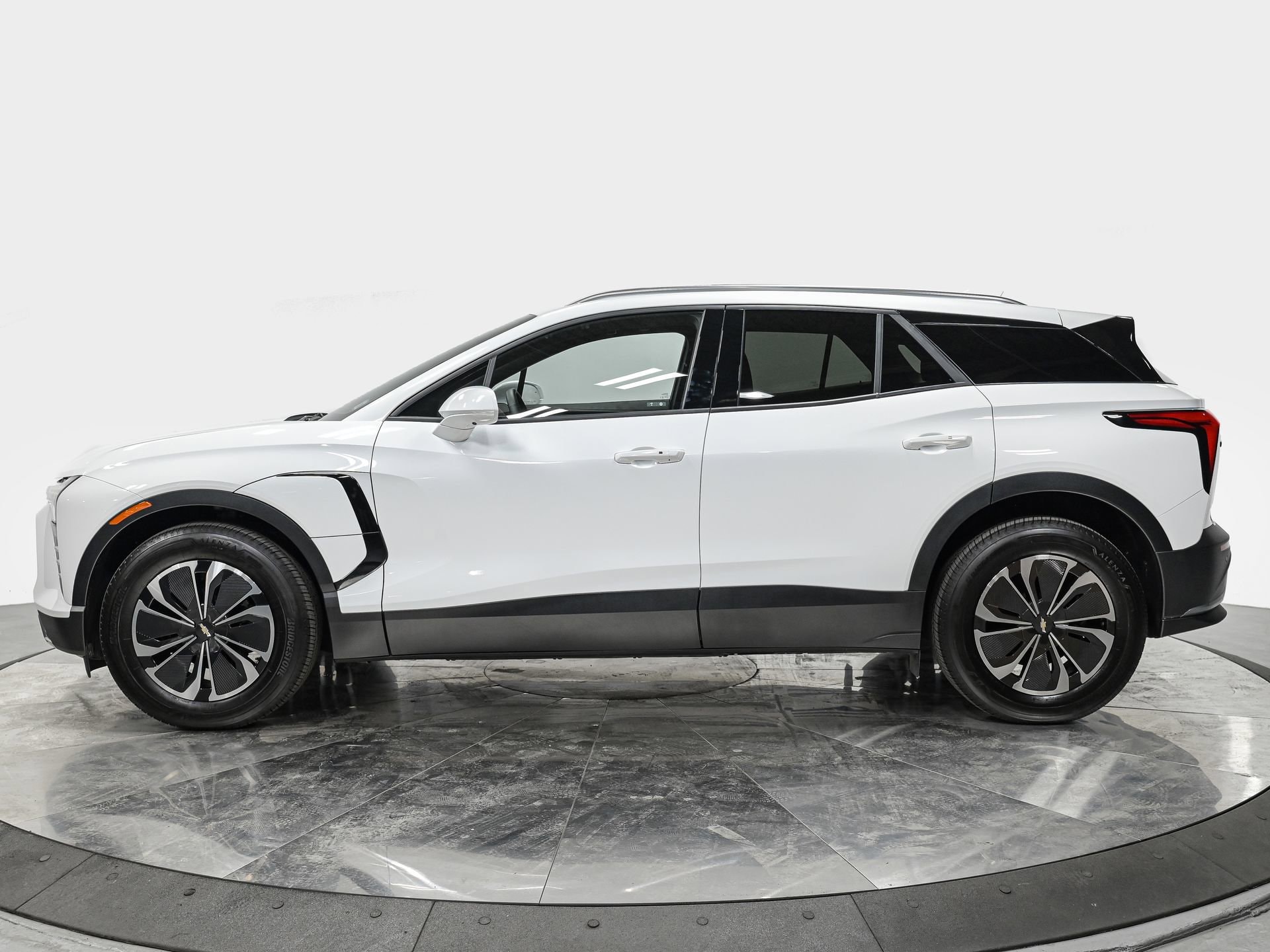 Used 2024 Chevrolet Blazer EV LT with VIN 3GNKDBRJ0RS262411 for sale in Forest Hills, NY
