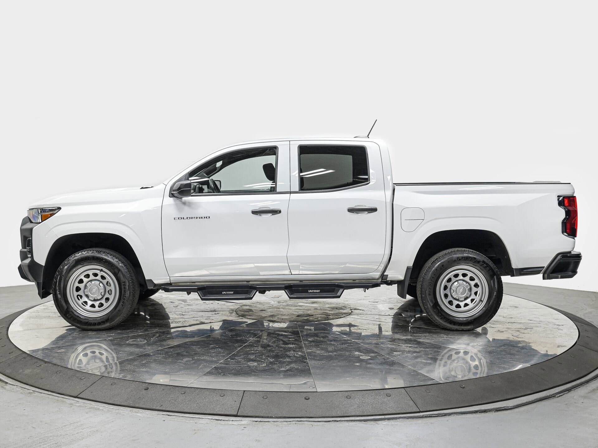 2023 Chevrolet Colorado Work Truck photo 2