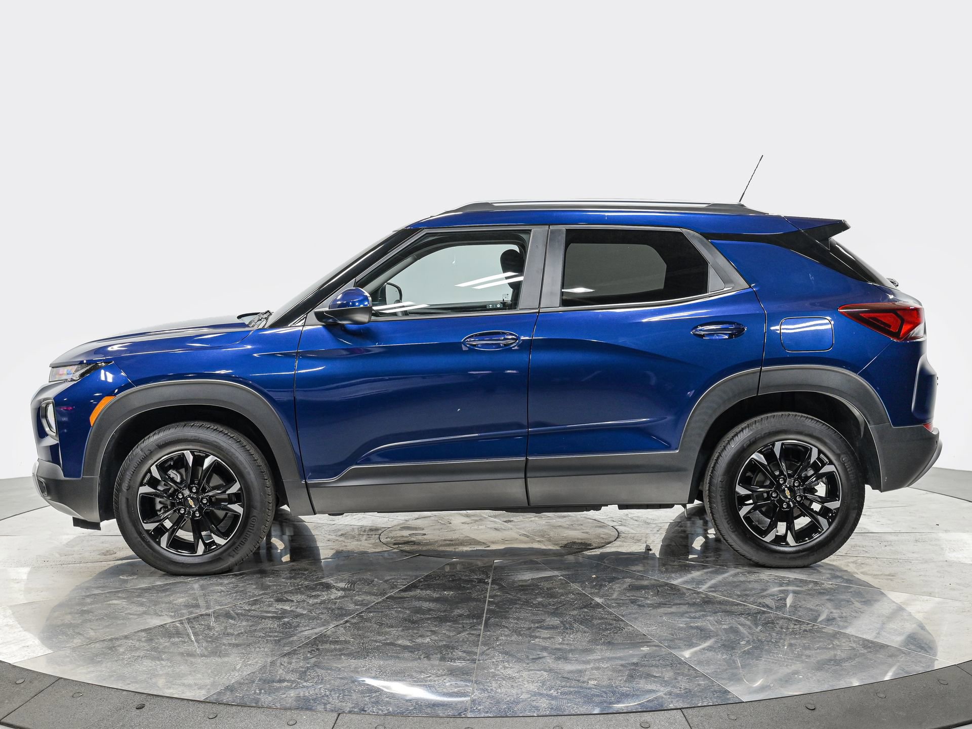 2023 Chevrolet Trailblazer LT photo 2