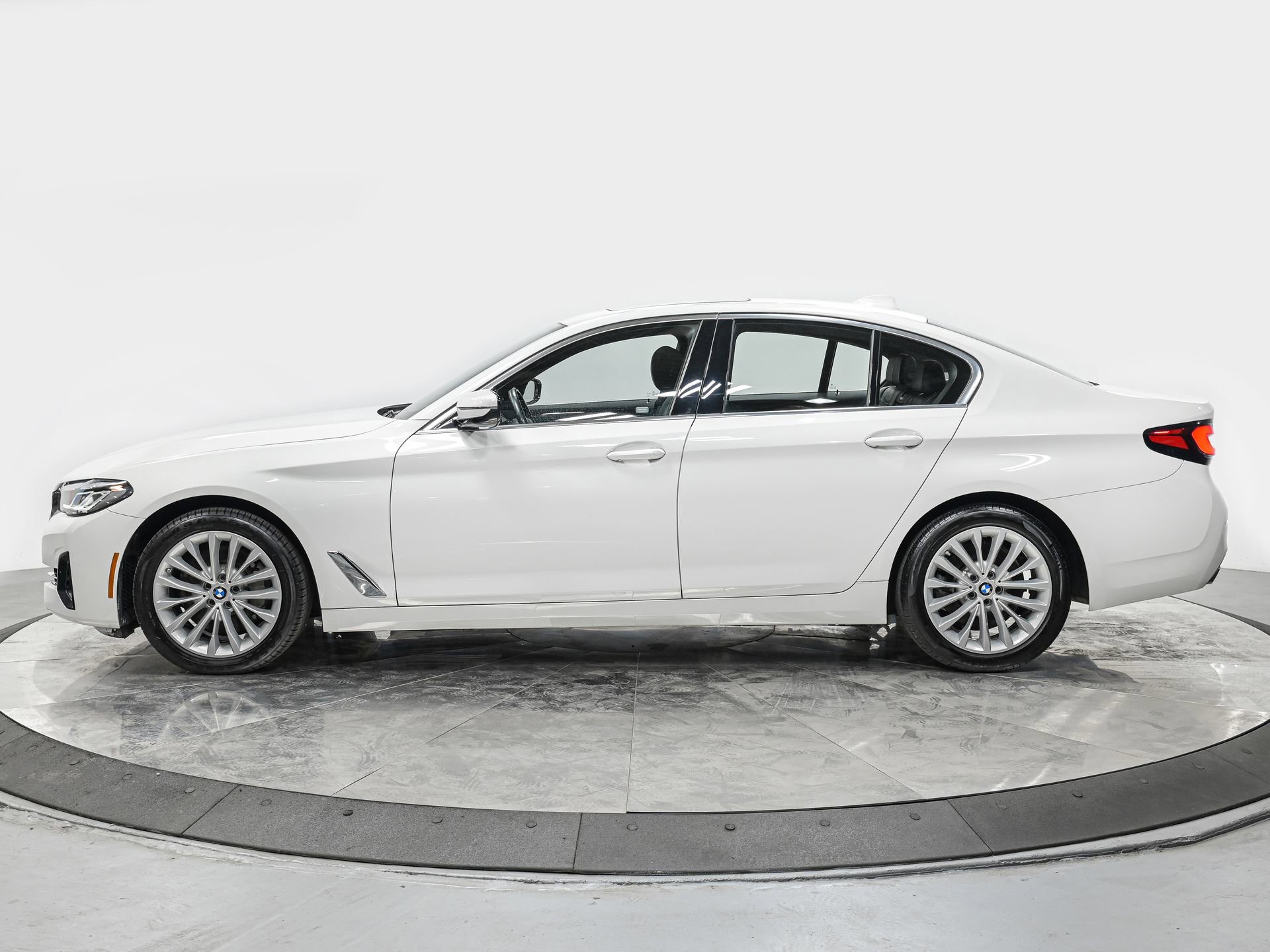 Used 2021 BMW 5 Series 530i with VIN WBA13BJ01MWX27086 for sale in Forest Hills, NY