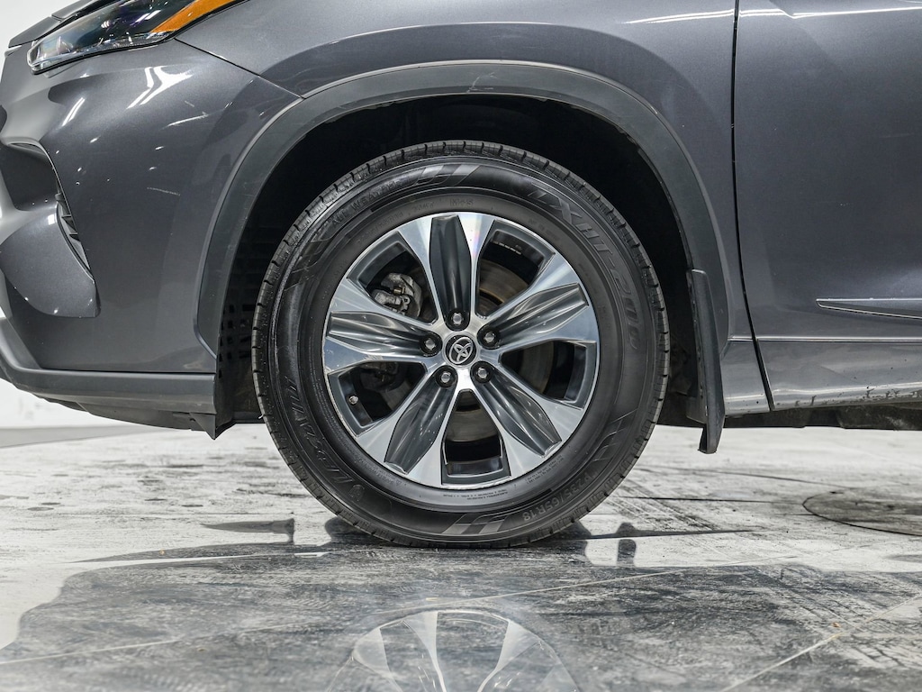 Used 2021 Toyota Highlander XLE SUV