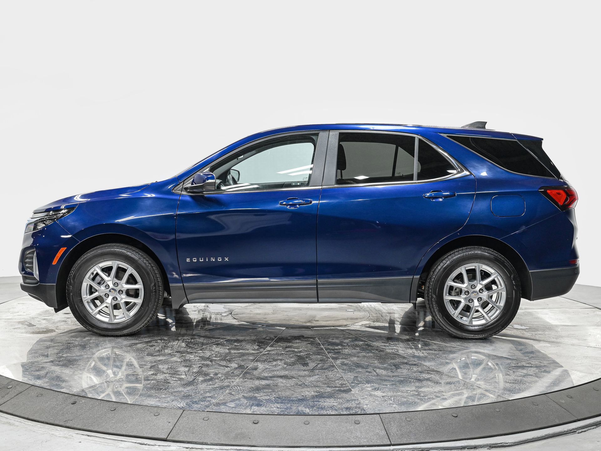 Used 2022 Chevrolet Equinox LT with VIN 3GNAXUEV8NL250924 for sale in Forest Hills, NY