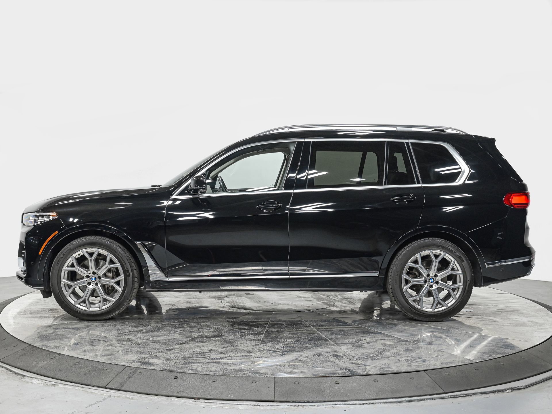 Used 2022 BMW X7 40i with VIN 5UXCW2C09N9M60780 for sale in Forest Hills, NY