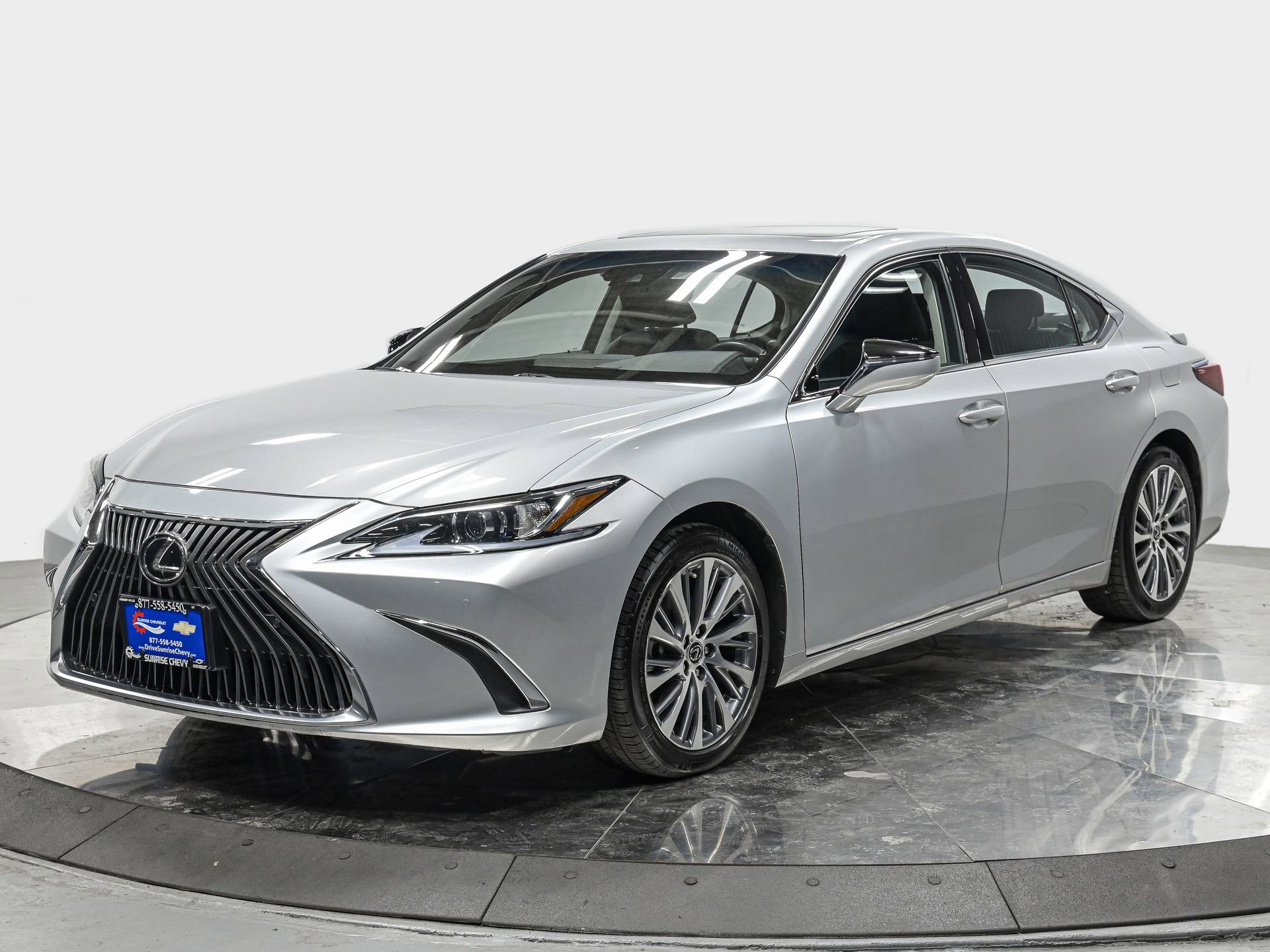 2021 Lexus ES 350's photo
