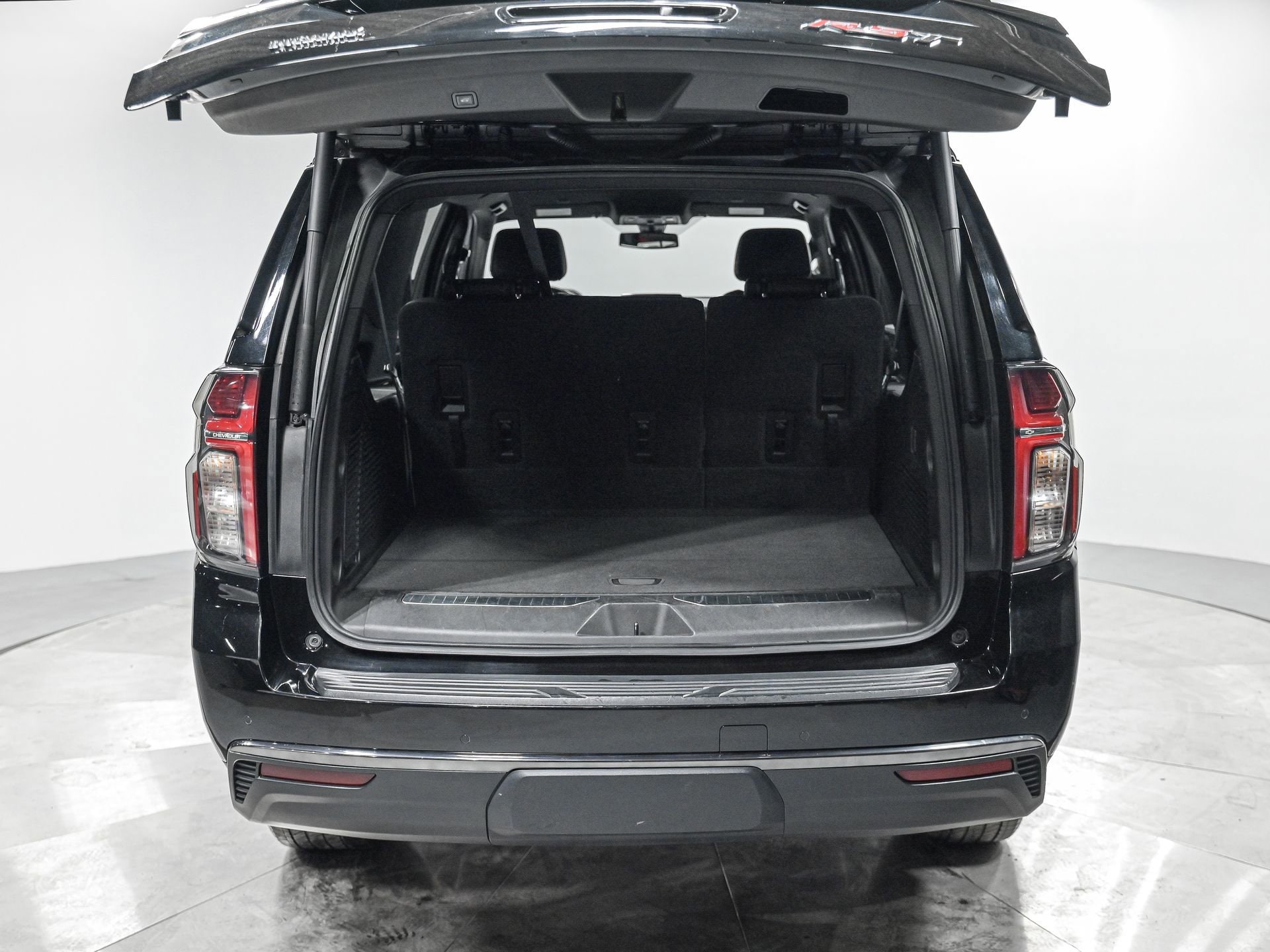 2022 Chevrolet Suburban RST - Photo 6