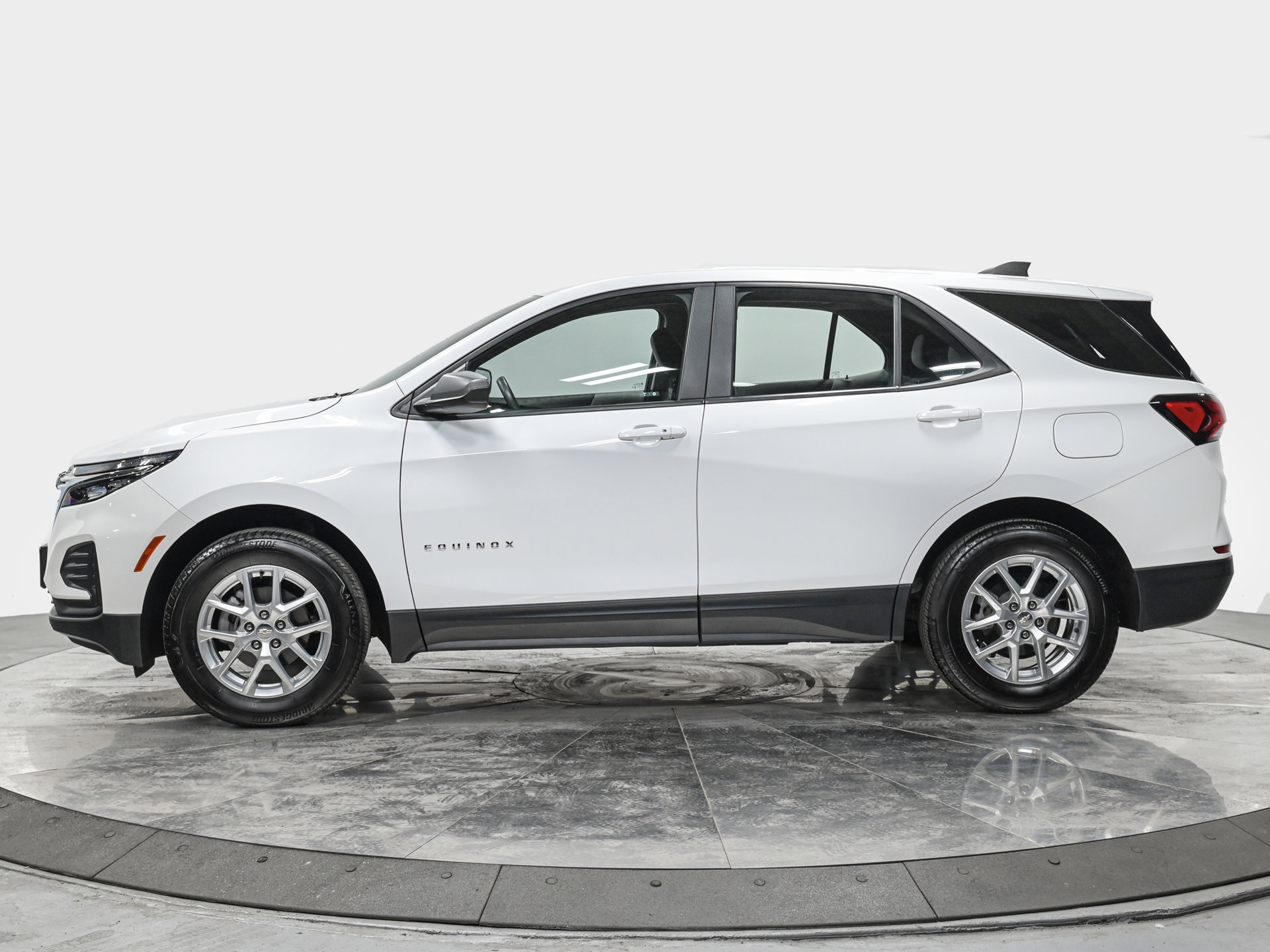 Used 2024 Chevrolet Equinox LS with VIN 3GNAXHEG0RL335917 for sale in Forest Hills, NY