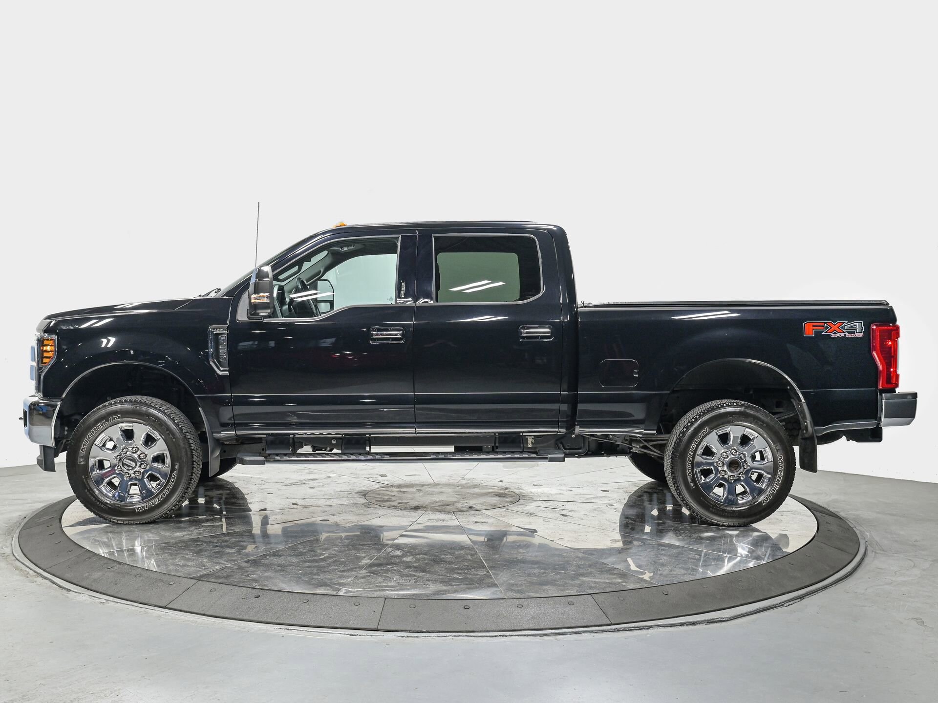 2019 Ford F-250 Lariat photo 2