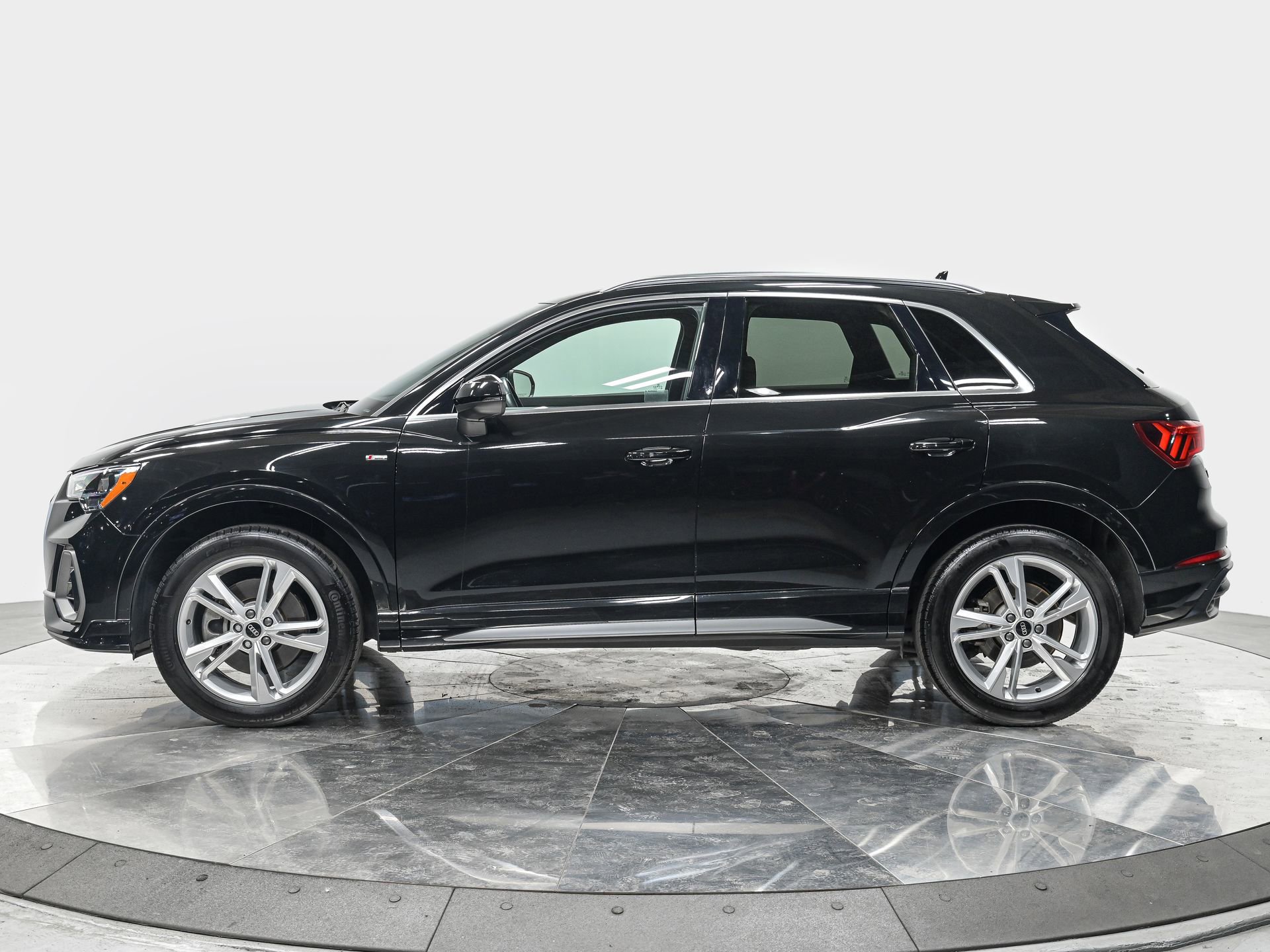 2021 Audi Q3 S line Premium photo 2