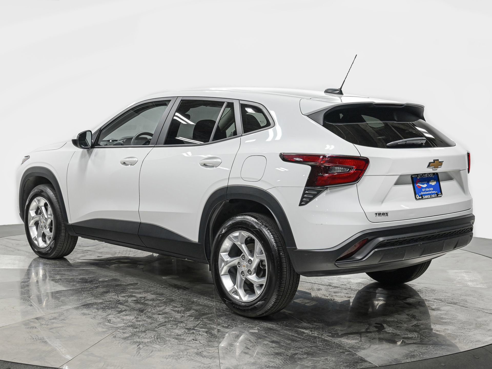 2024 Chevrolet Trax LS photo 4