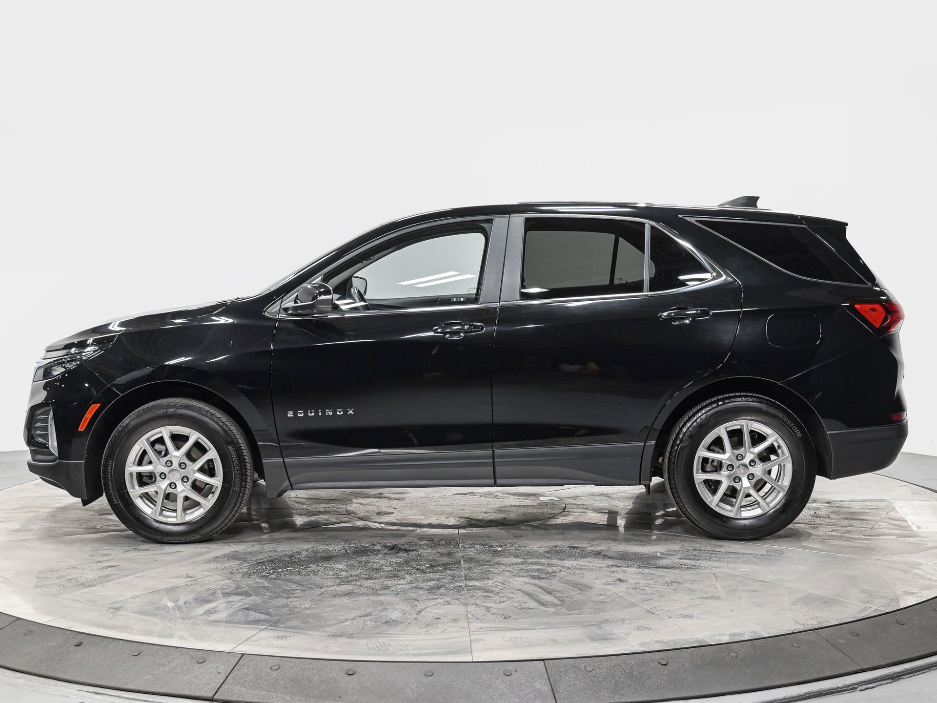 Used 2022 Chevrolet Equinox LT with VIN 3GNAXUEV5NL283377 for sale in Forest Hills, NY