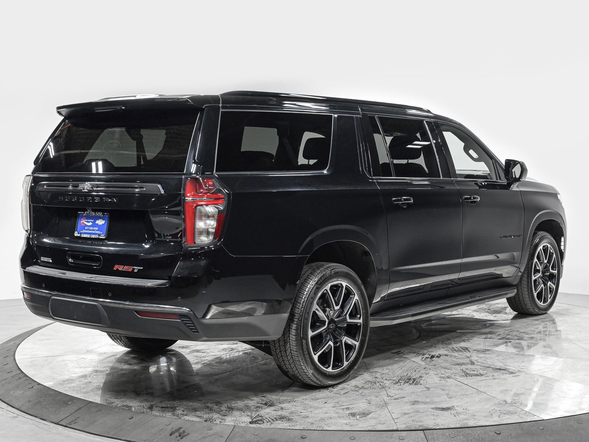 2022 Chevrolet Suburban RST - Photo 7