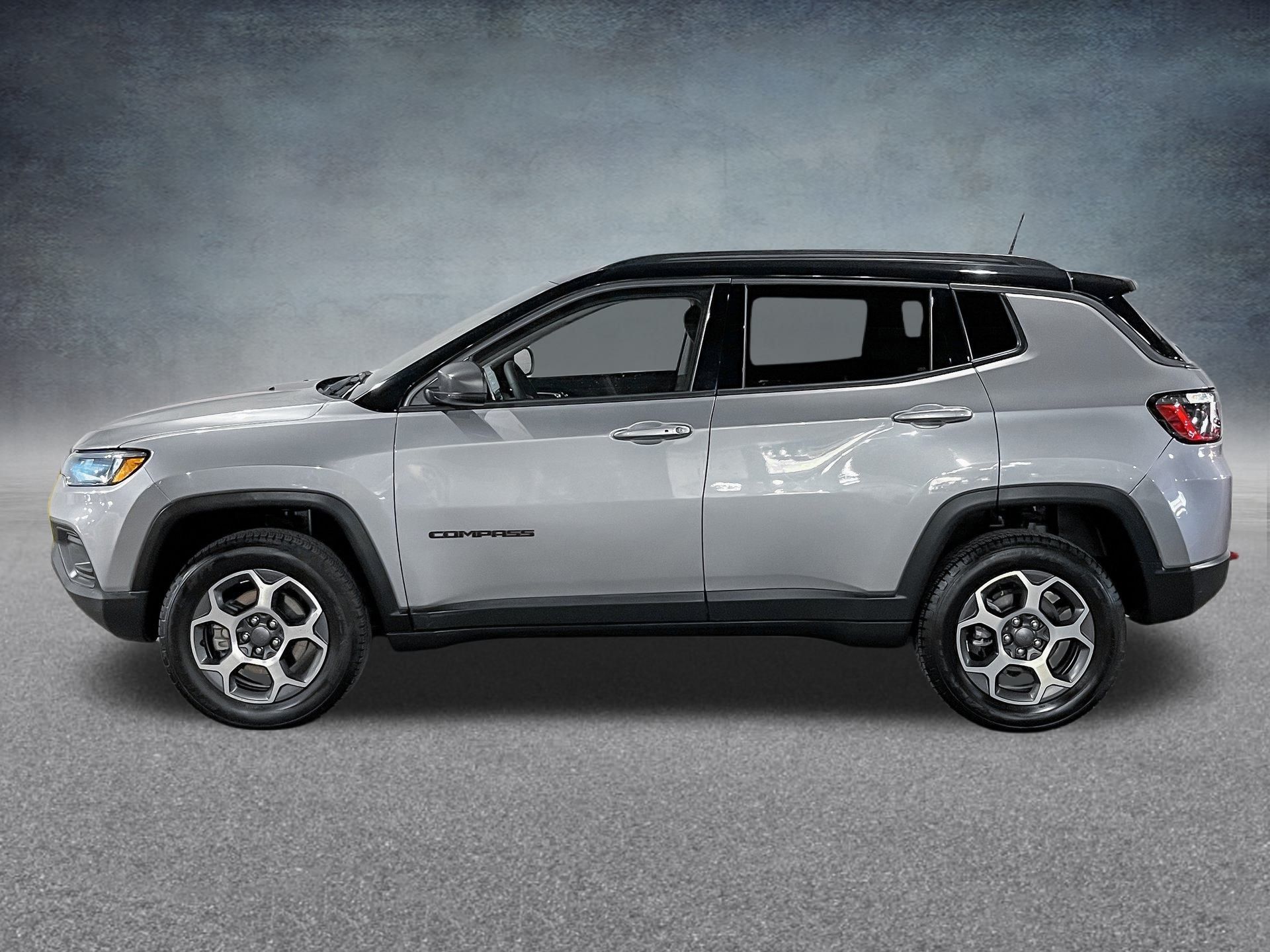 Used 2022 Jeep Compass Trailhawk with VIN 3C4NJDDB3NT121752 for sale in Forest Hills, NY