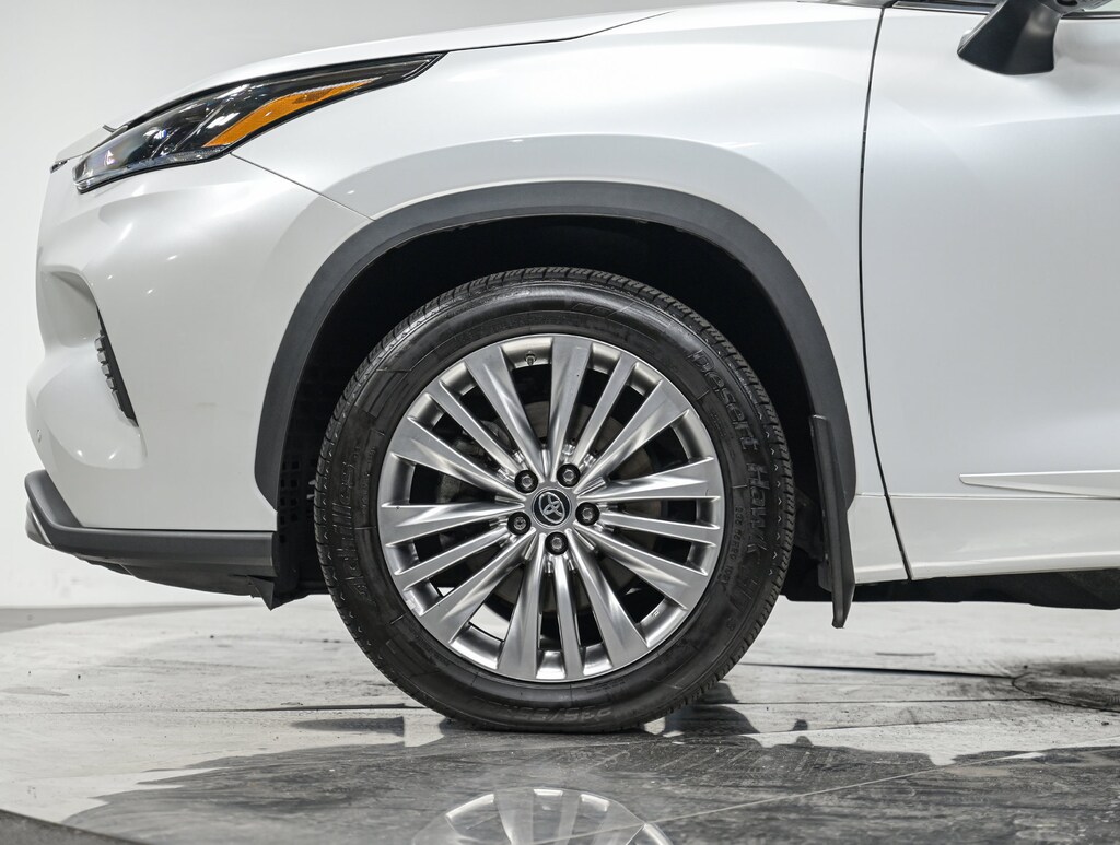 Used 2023 Toyota Highlander L SUV