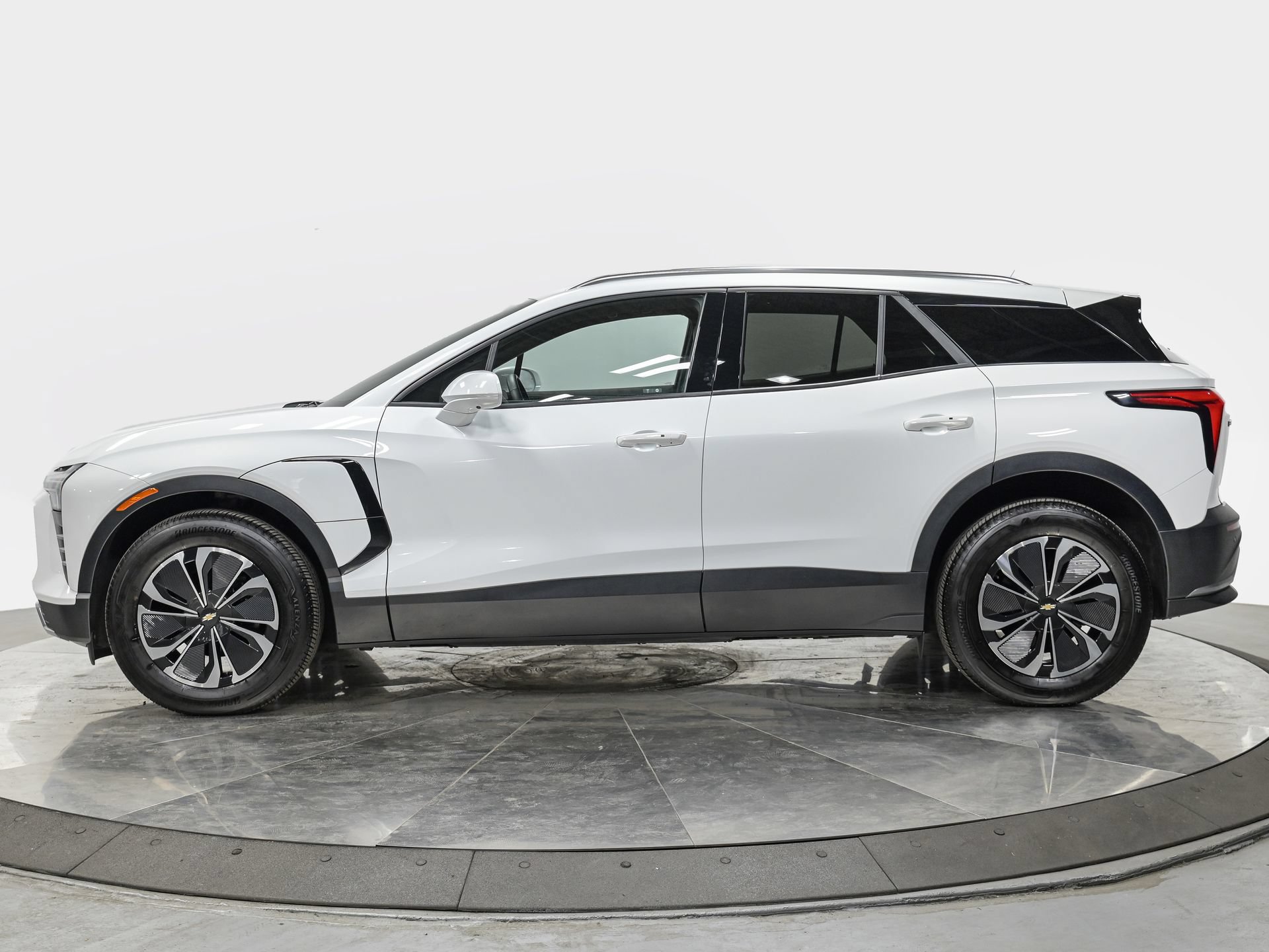 Used 2024 Chevrolet Blazer EV LT with VIN 3GNKDBRJ2RS267030 for sale in Queens, NY