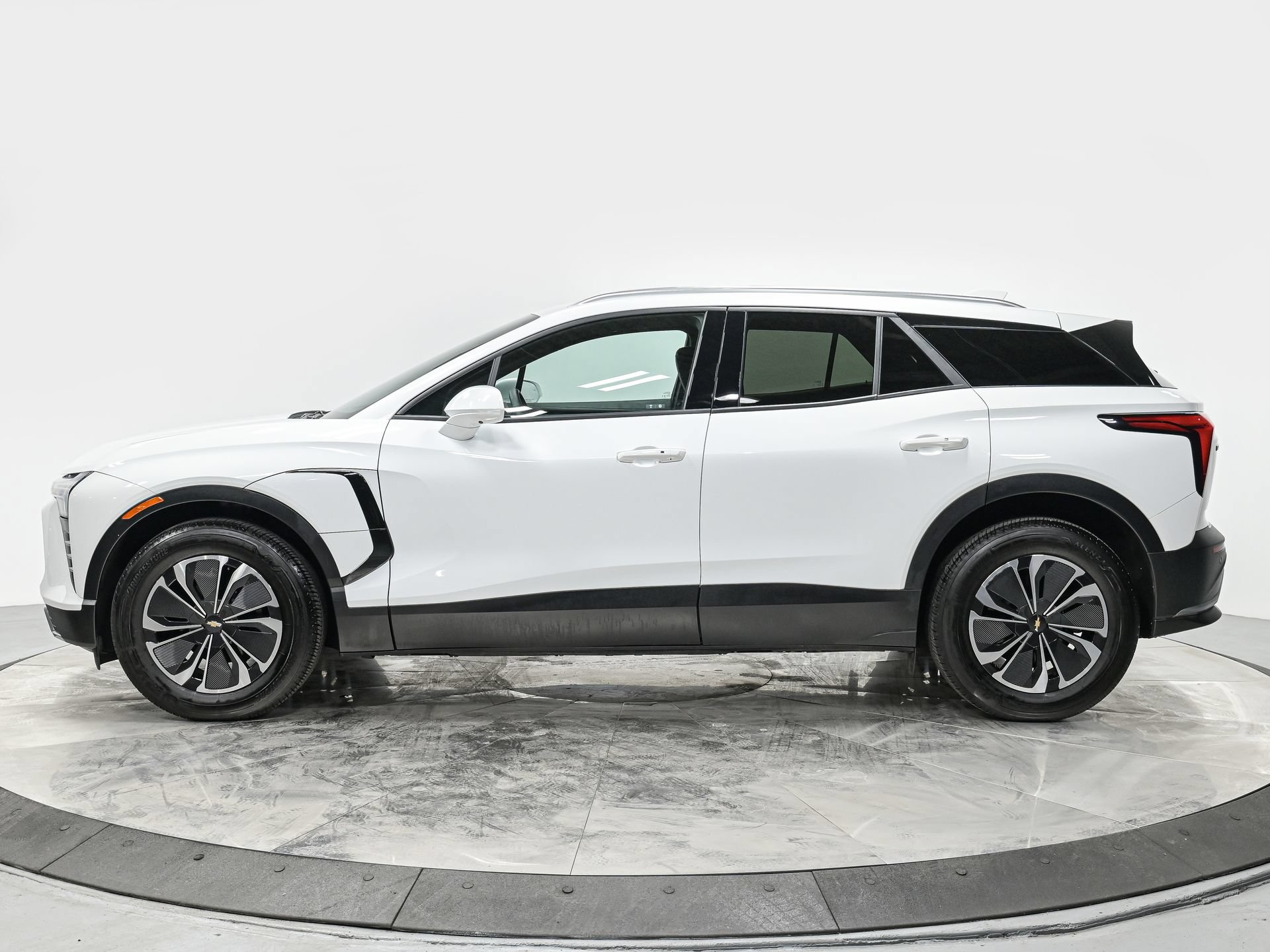 Used 2024 Chevrolet Blazer EV LT with VIN 3GNKDBRJ3RS267022 for sale in Queens, NY