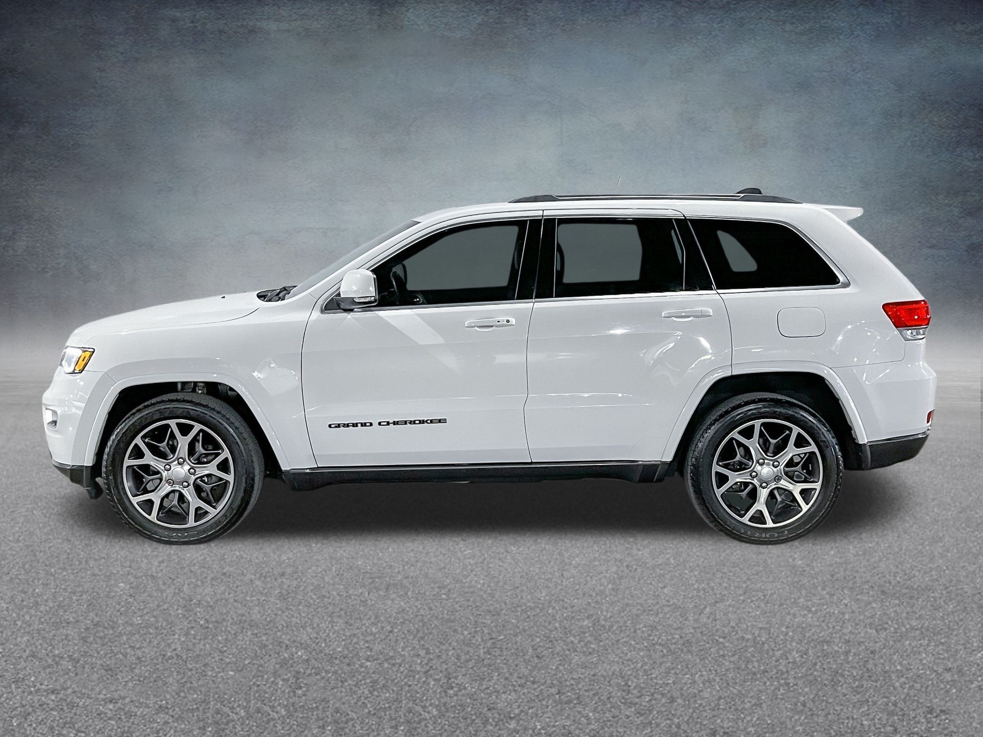 Used 2018 Jeep Grand Cherokee Limited Sterling Edition with VIN 1C4RJFBG7JC138040 for sale in Forest Hills, NY