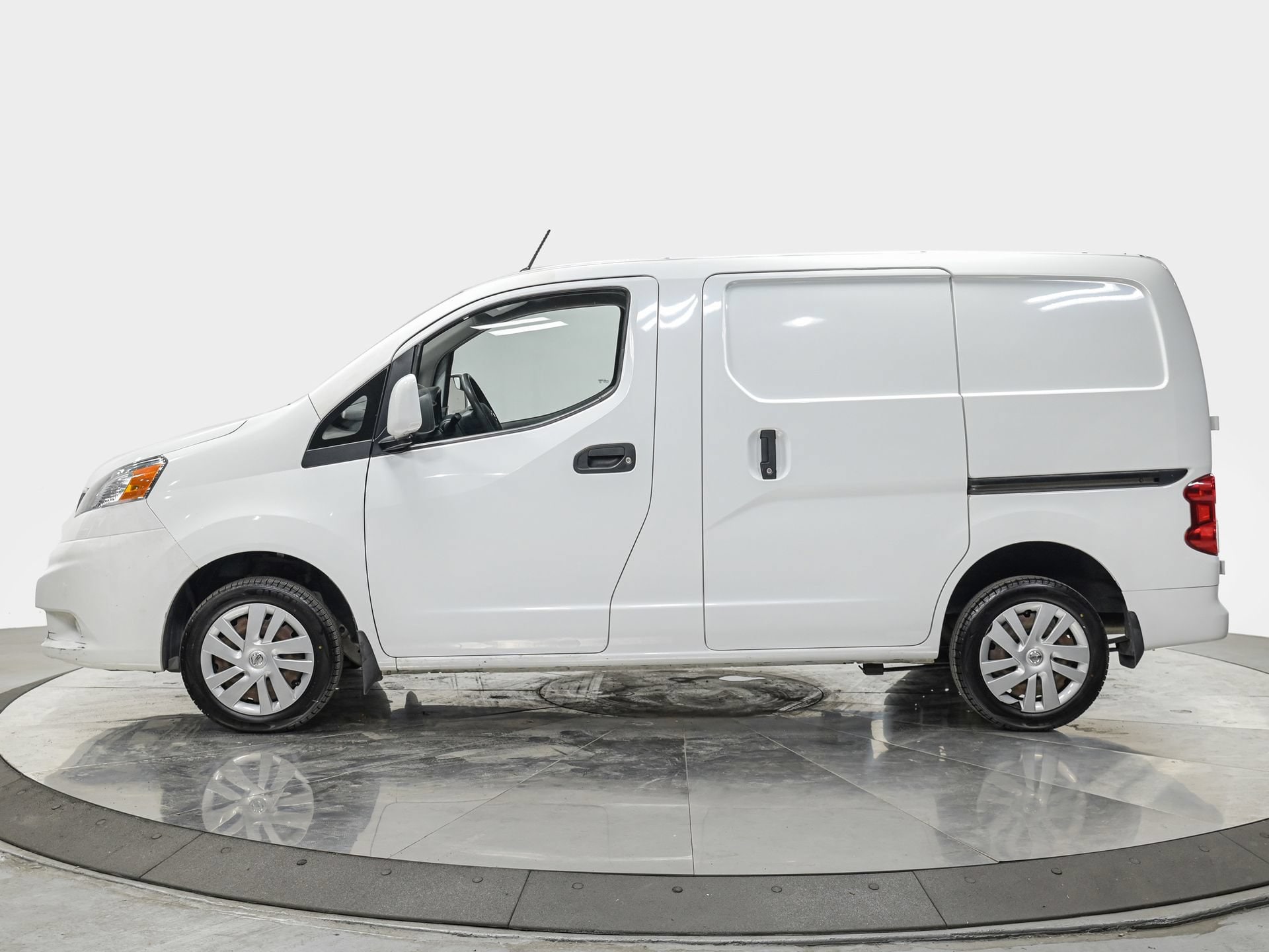 Used 2015 Nissan NV200 SV with VIN 3N6CM0KN5FK728812 for sale in Queens, NY