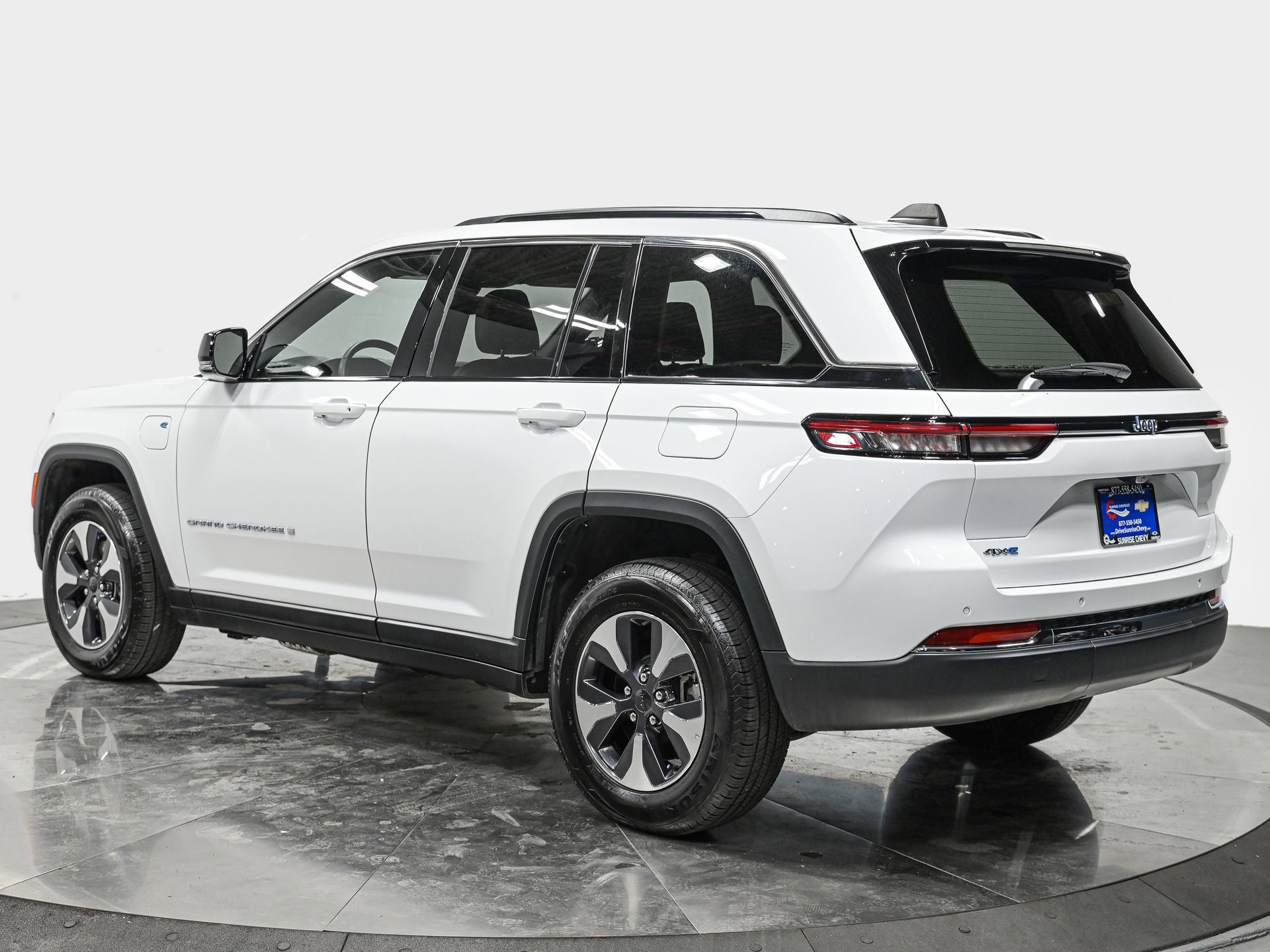 2024 Jeep Cherokee Limited 4xe photo 3