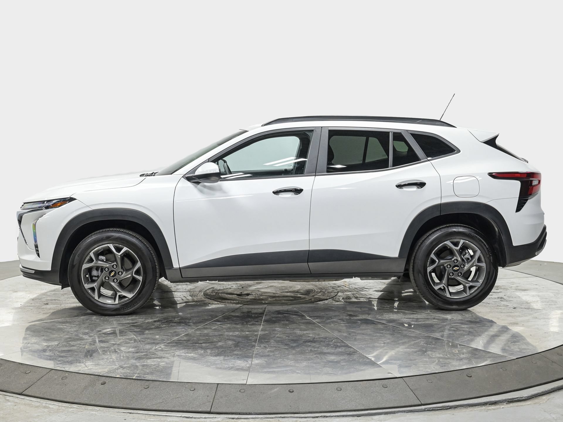 Used 2025 Chevrolet Trax LT with VIN KL77LHEP2SC104997 for sale in Queens, NY
