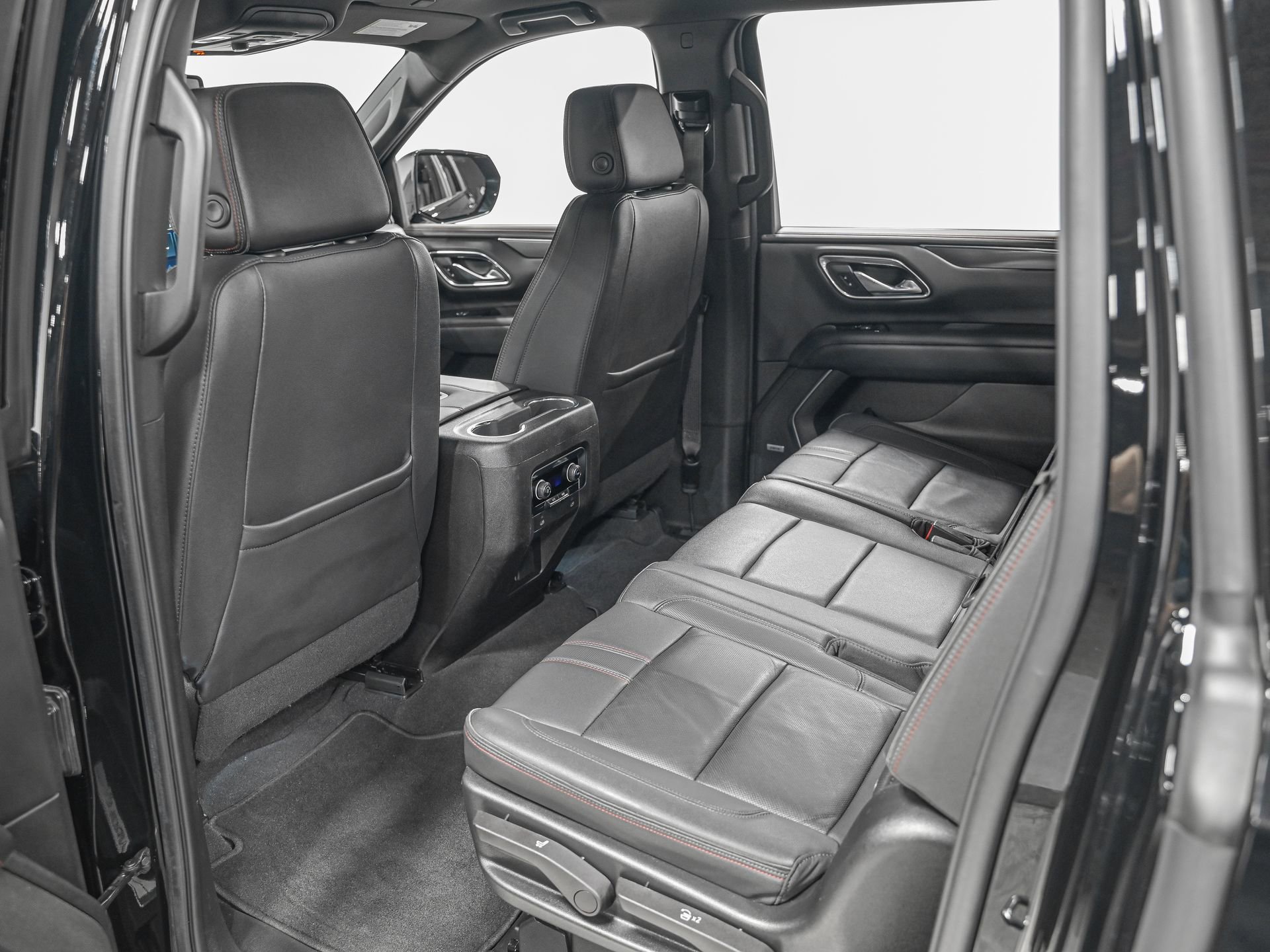 2022 Chevrolet Suburban RST - Photo 27