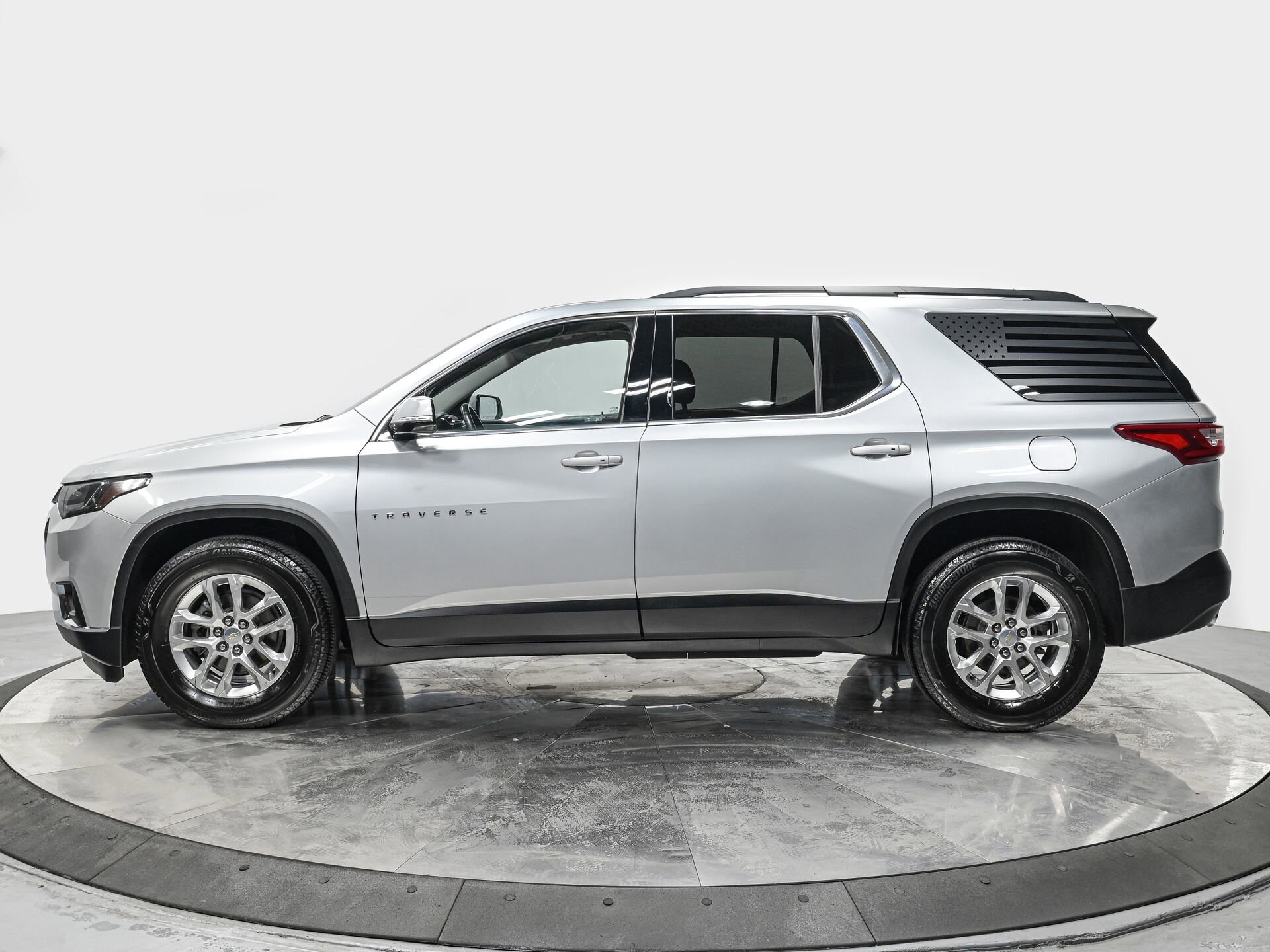 Used 2021 Chevrolet Traverse 1LT with VIN 1GNEVGKW4MJ110560 for sale in Forest Hills, NY