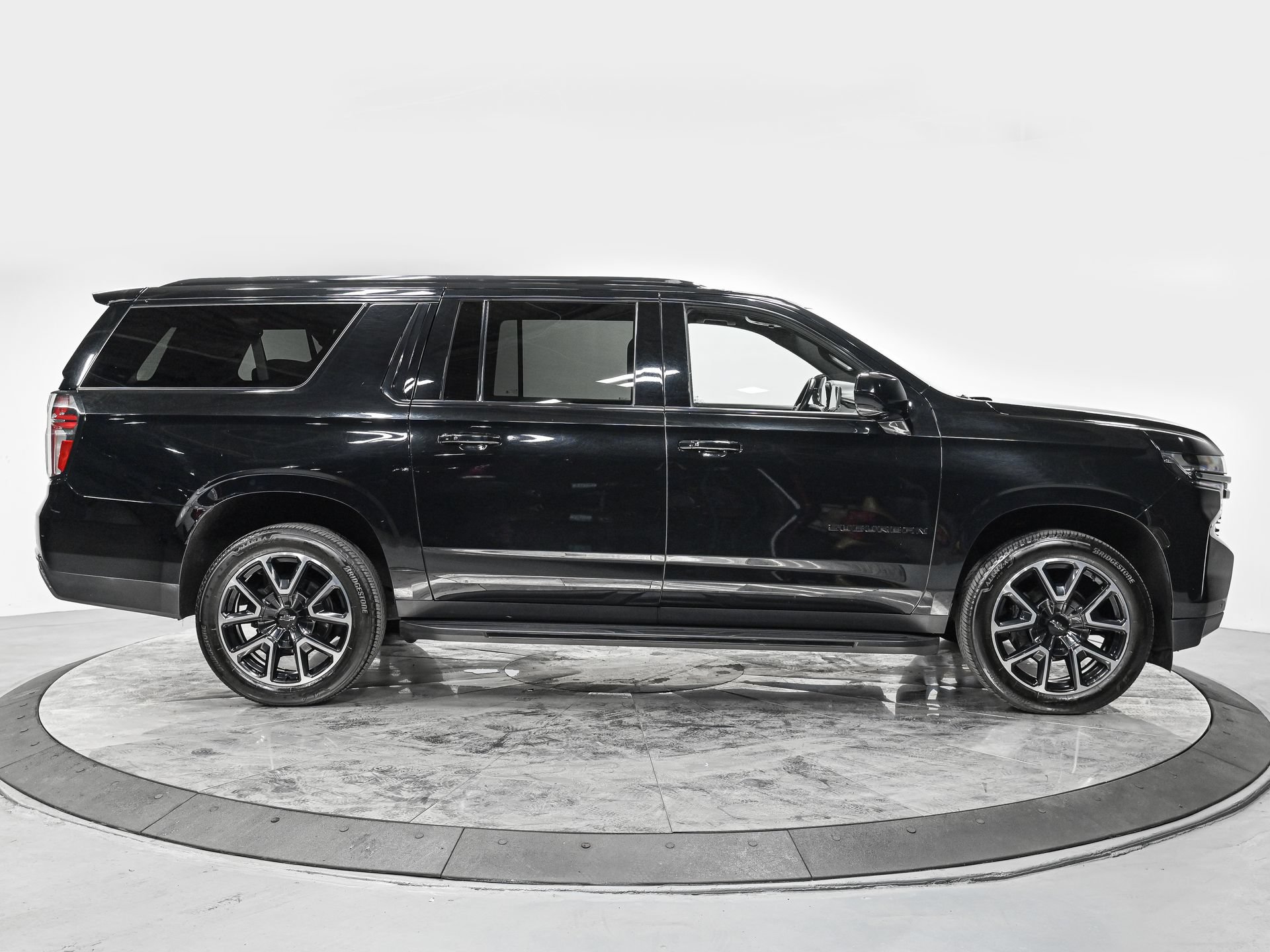 2022 Chevrolet Suburban RST - Photo 8