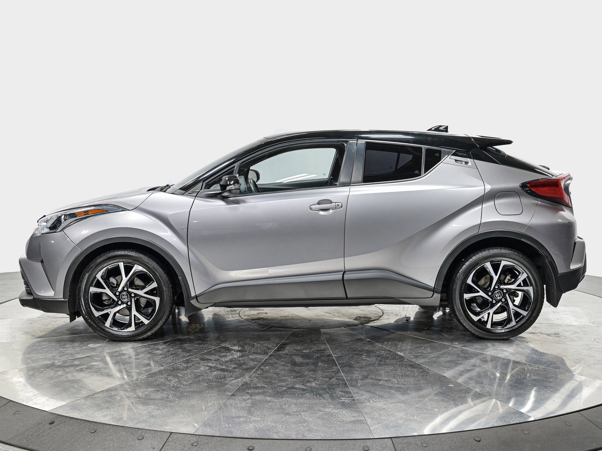 2019 Toyota C-HR LE photo 2