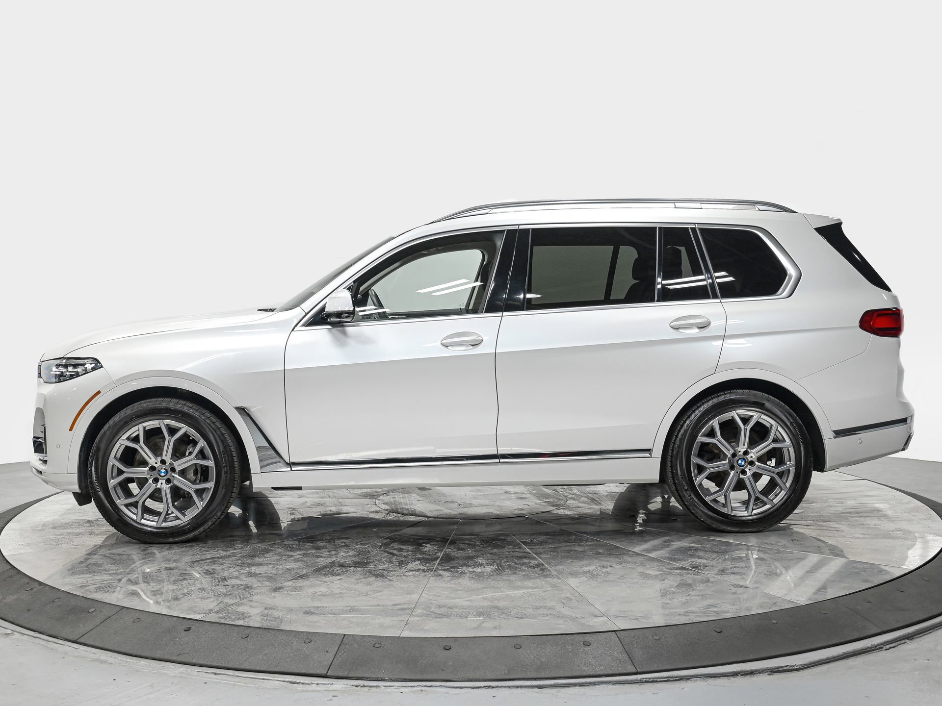 Used 2022 BMW X7 40i with VIN 5UXCW2C00N9L85113 for sale in Forest Hills, NY