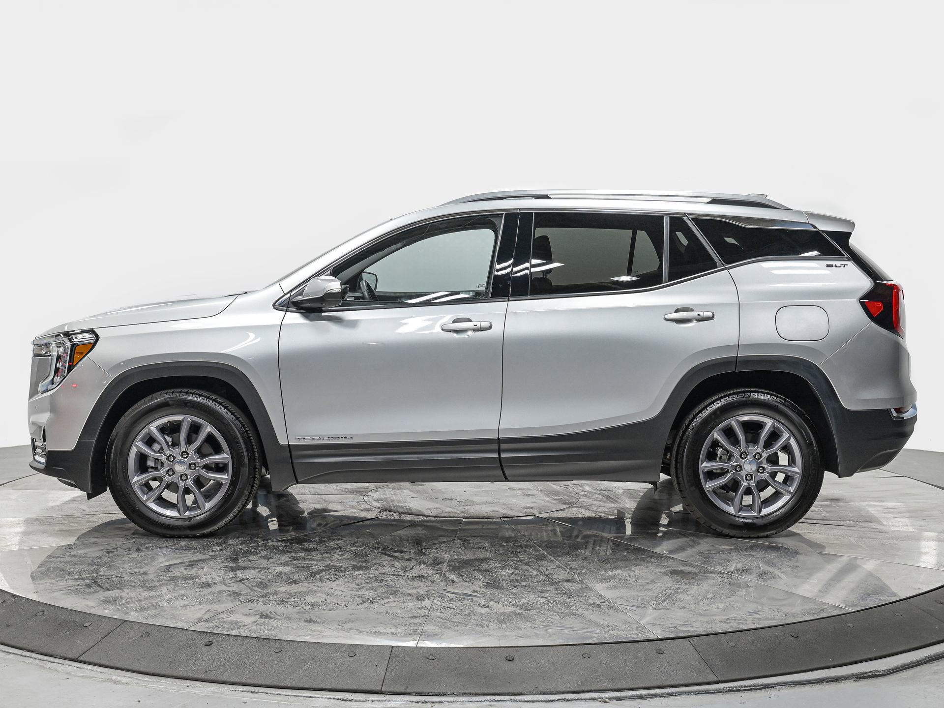 Used 2022 GMC Terrain SLT with VIN 3GKALVEV7NL110622 for sale in Forest Hills, NY