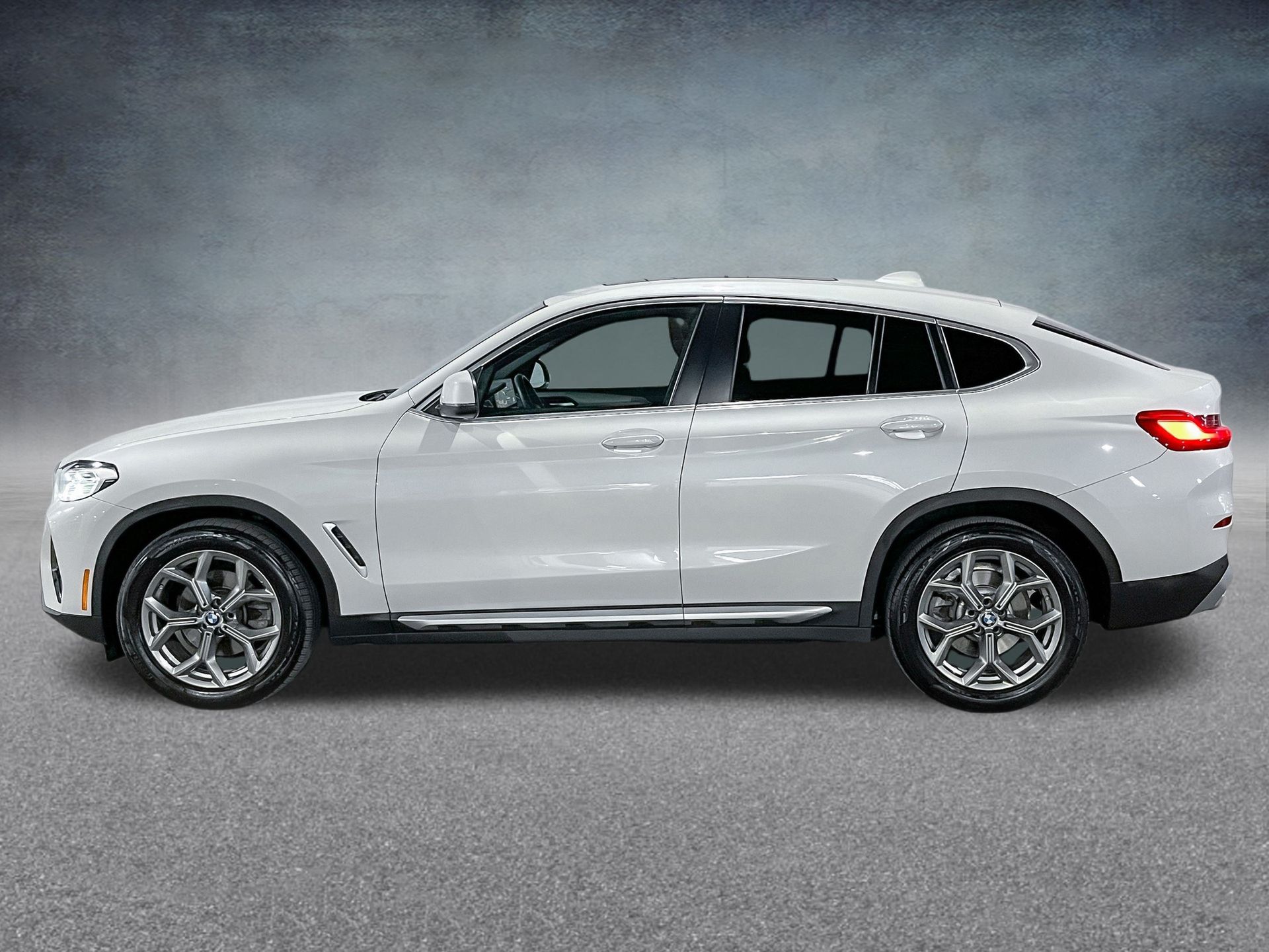 Used 2022 BMW X4 30i with VIN 5UX33DT03N9K31872 for sale in Forest Hills, NY