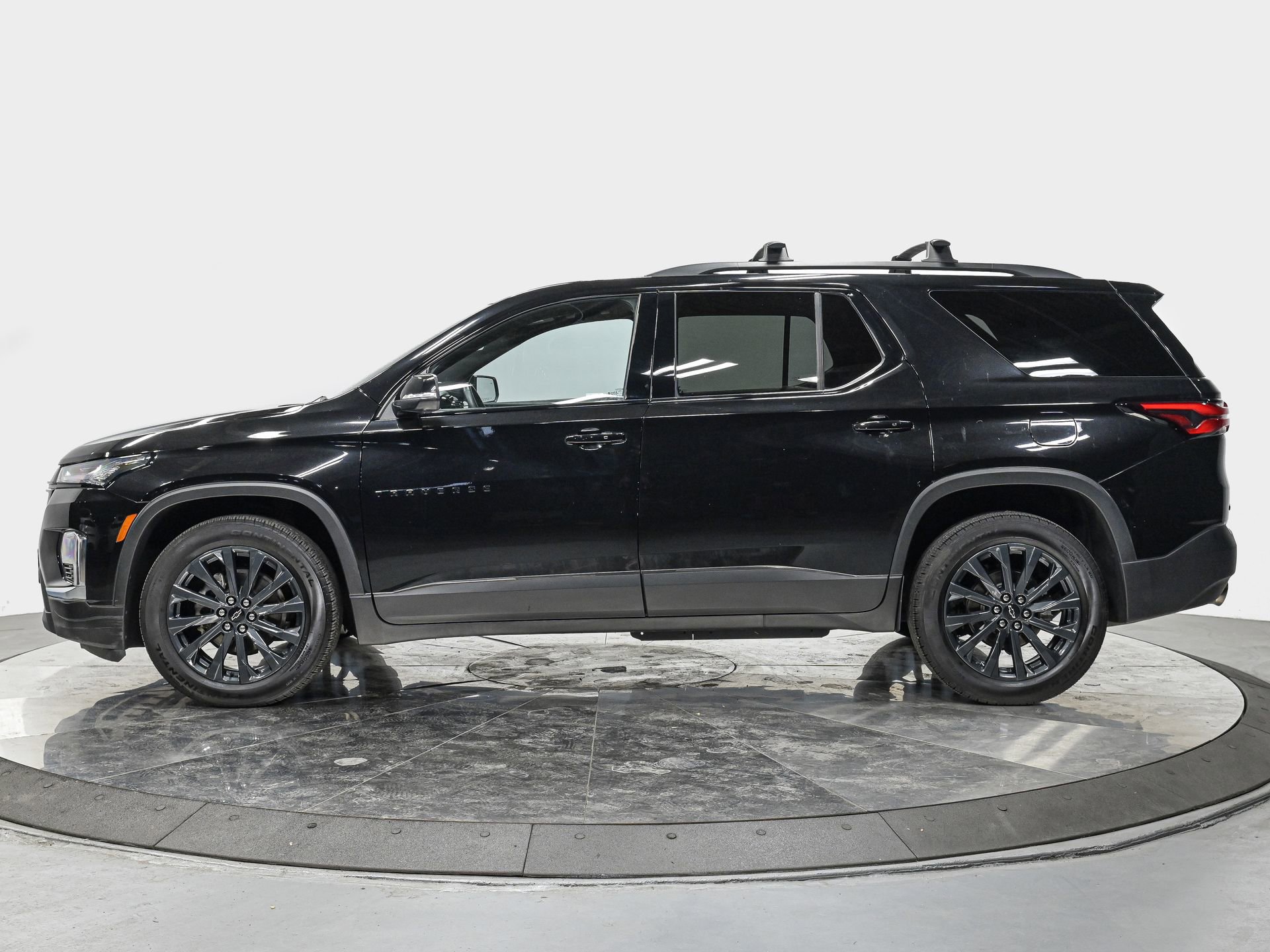 2023 Chevrolet Traverse RS photo 2