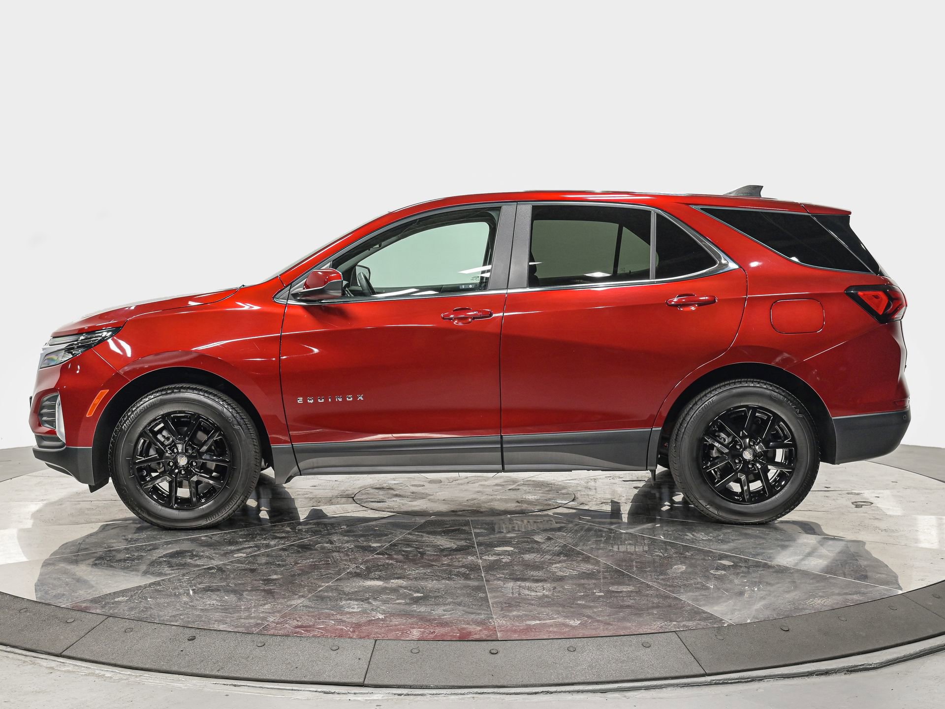 2023 Chevrolet Equinox LT photo 2