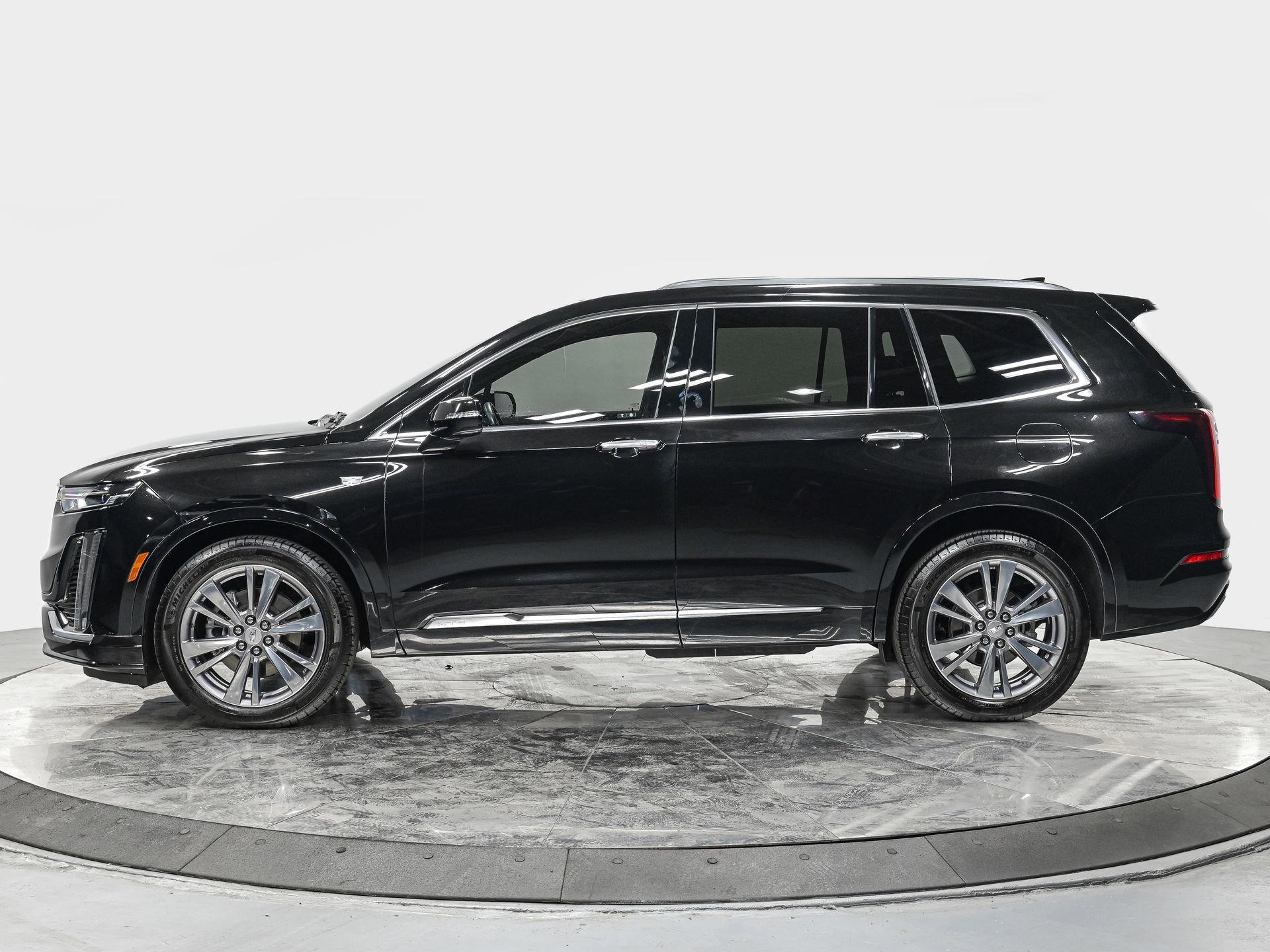 Used 2025 Cadillac XT6 Premium Luxury with VIN 1GYKPDRS9SZ104205 for sale in Forest Hills, NY