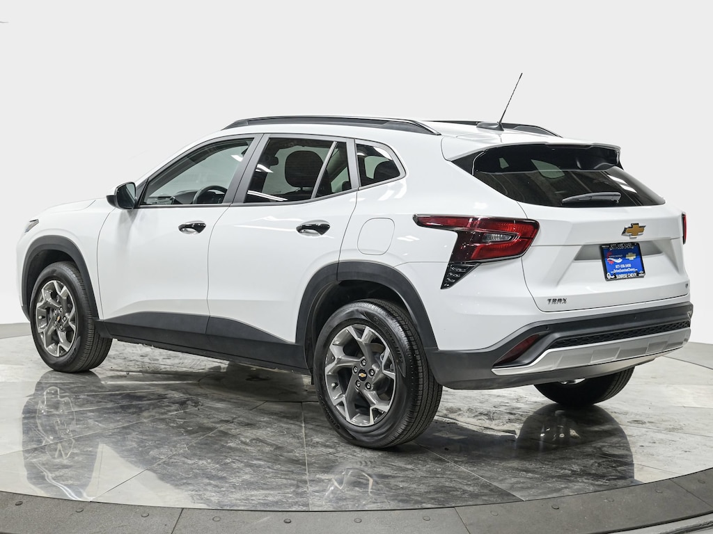 Used 2025 Chevrolet Trax LT SUV