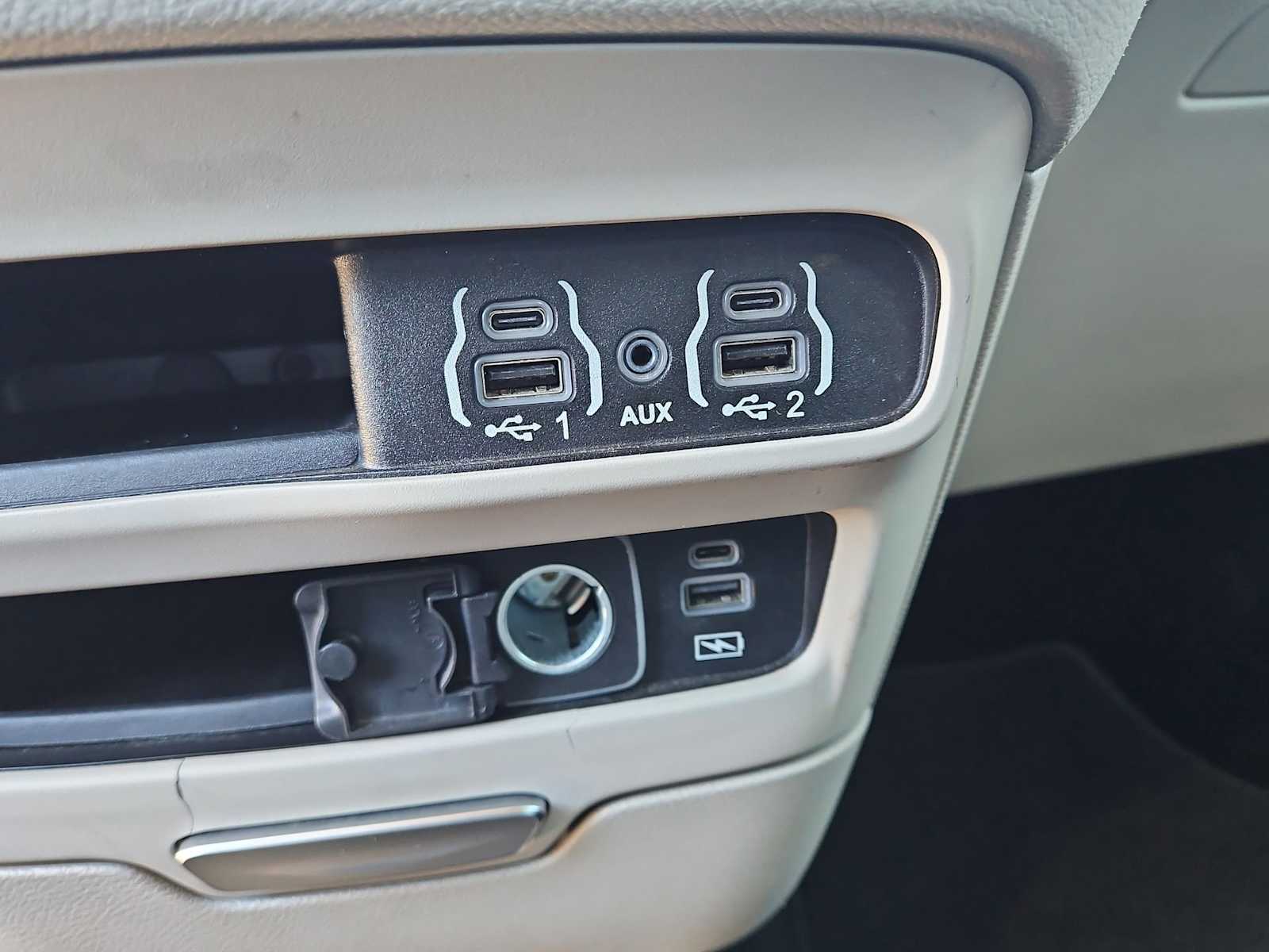 Thumbnail: 2022 Chrysler Pacifica - 30