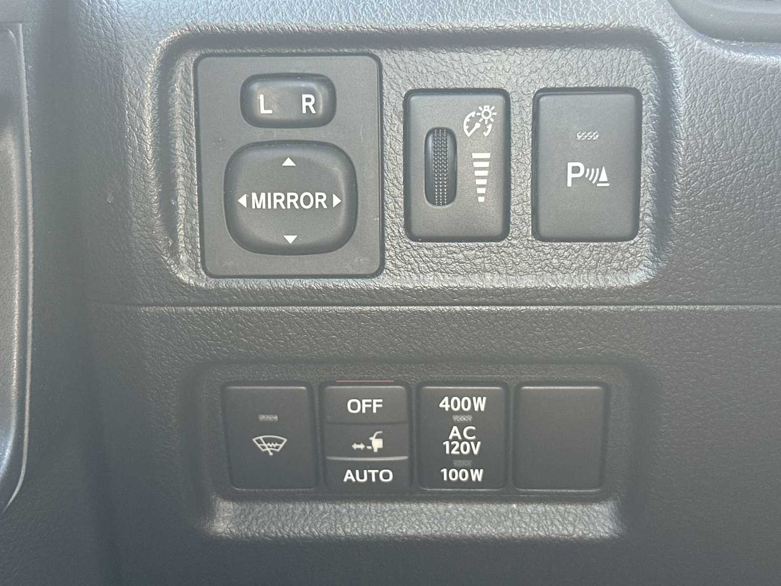 Thumbnail: 2015 Toyota 4Runner - 25