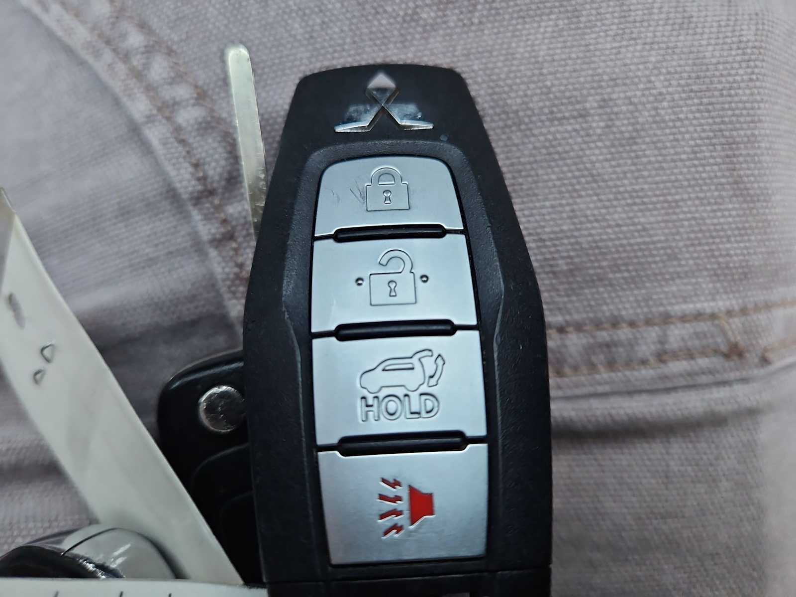 Thumbnail: 2023 Mitsubishi Outlander - 35