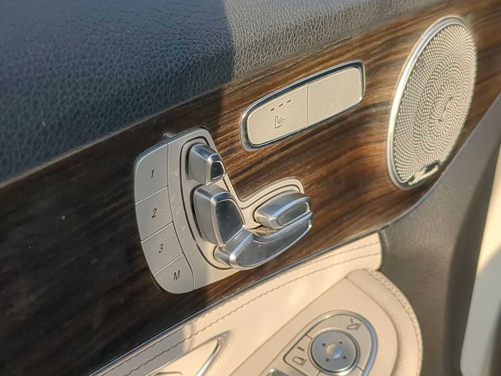 Thumbnail: 2015 Mercedes-Benz C-Class - 16