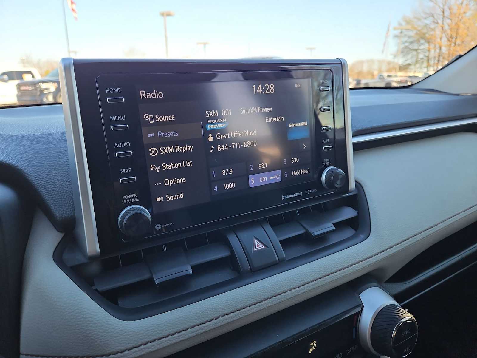 Thumbnail: 2019 Toyota RAV4 - 31