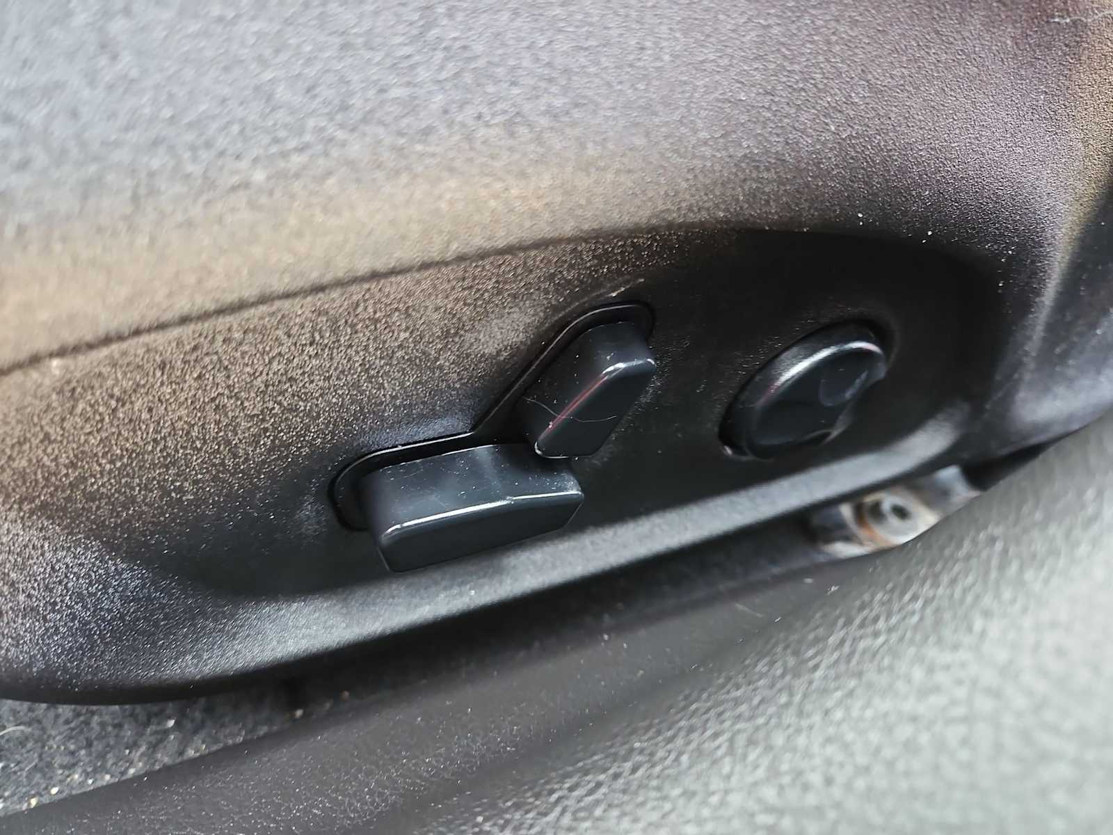 Thumbnail: 2016 Jeep Renegade - 17