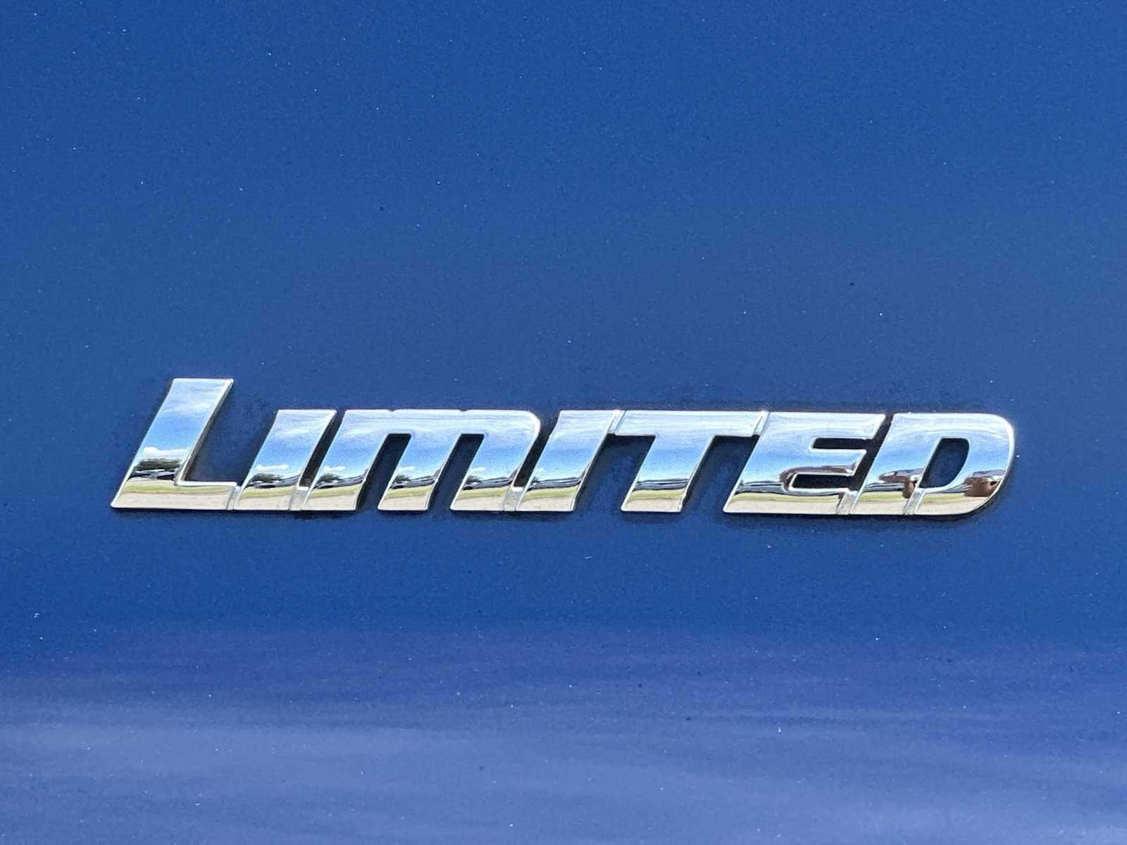 Thumbnail: 2015 Toyota 4Runner - 20