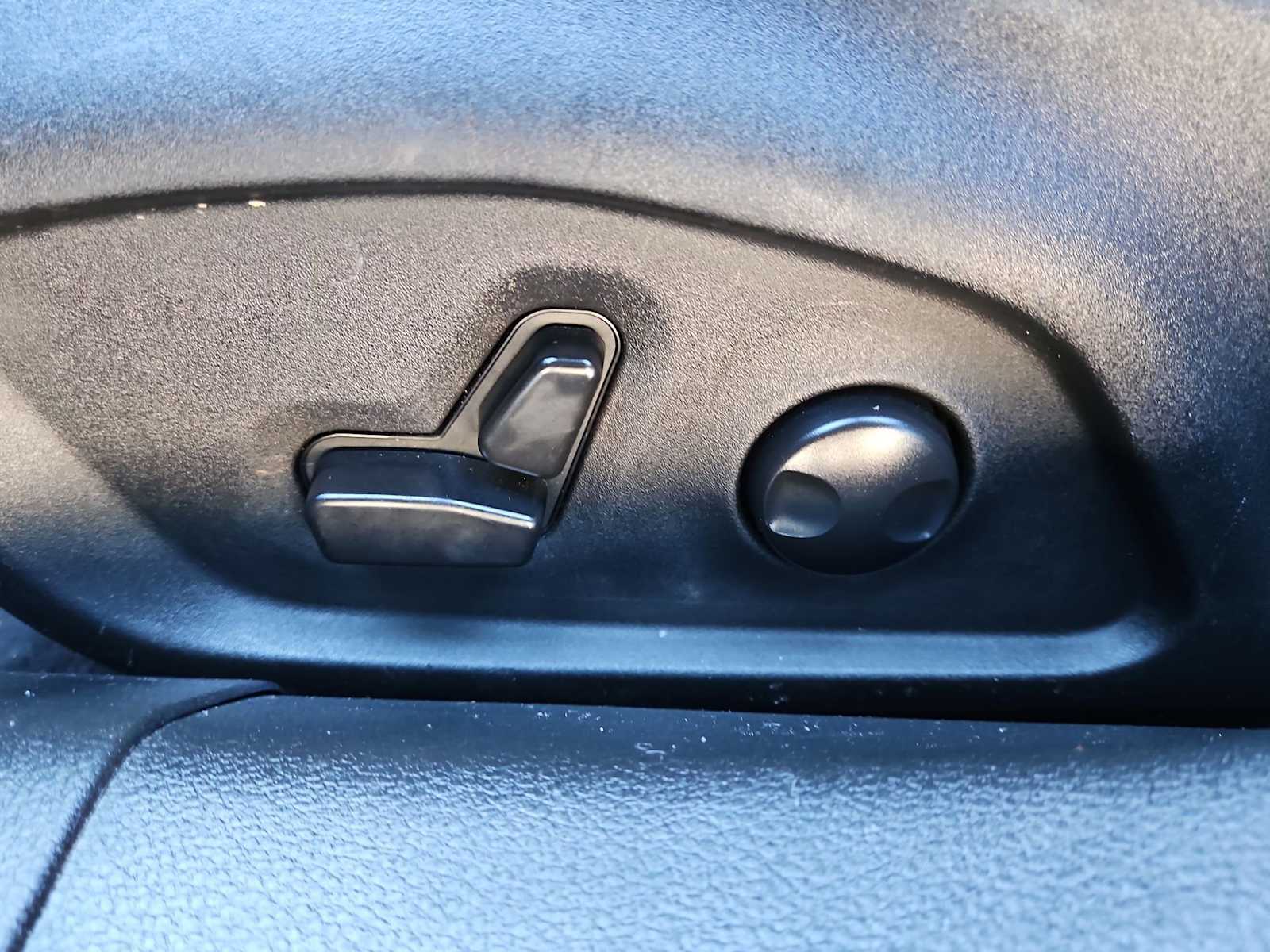 Thumbnail: 2023 Jeep Compass - 18