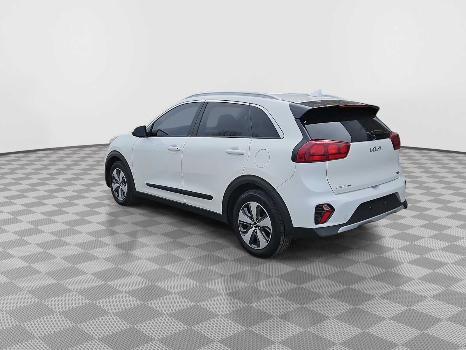 Thumbnail: 2022 Kia Niro - 6