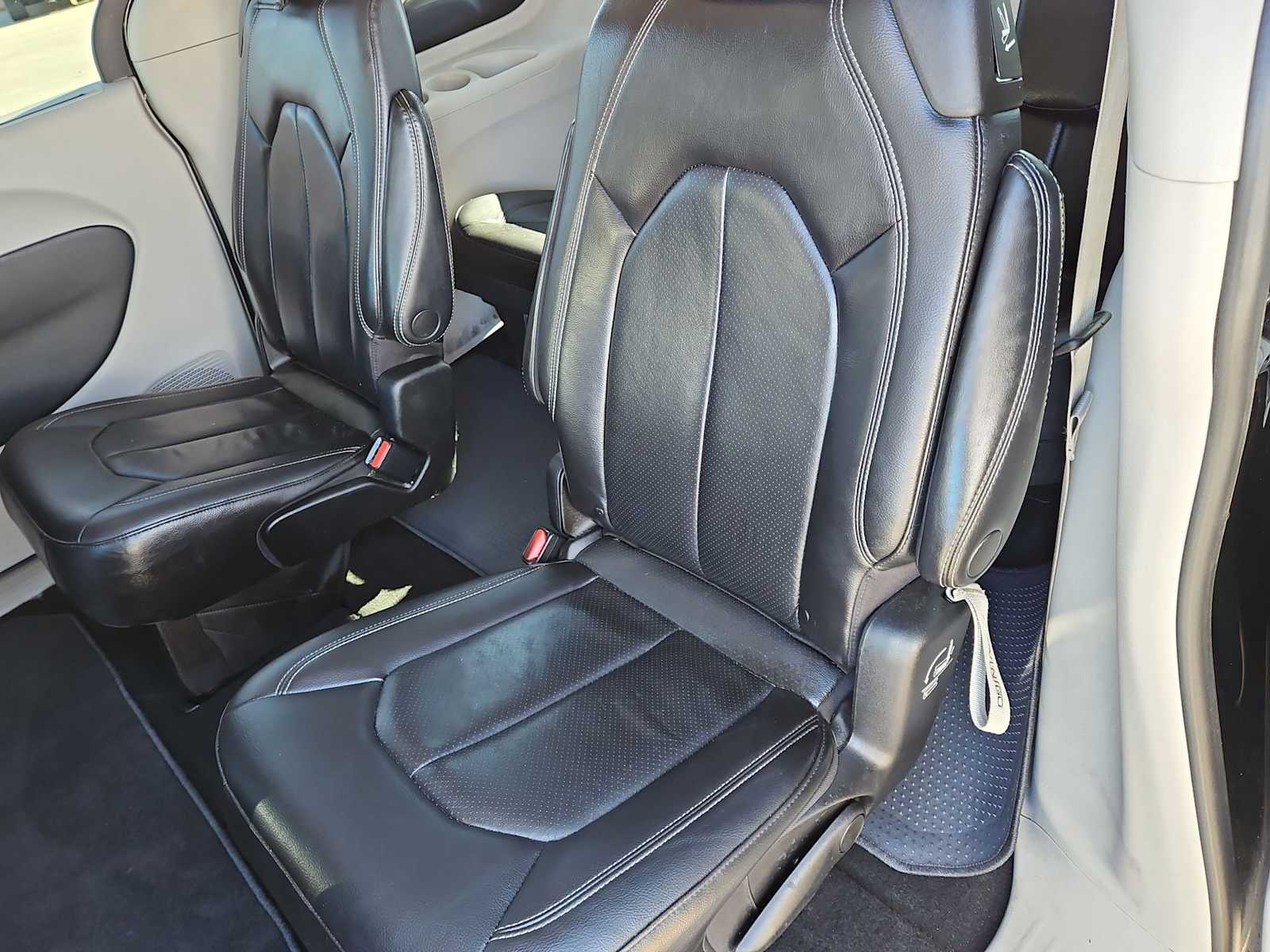 Thumbnail: 2022 Chrysler Pacifica - 19