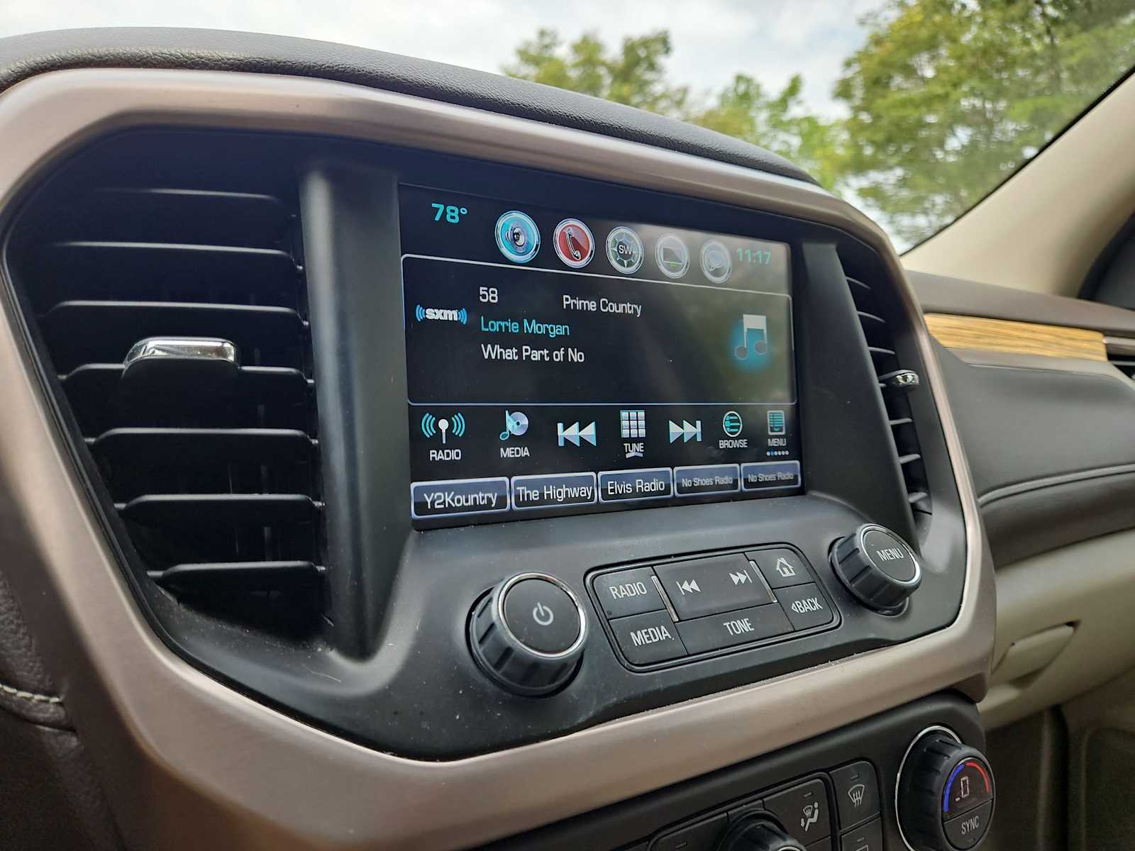 Thumbnail: 2017 GMC Acadia - 33