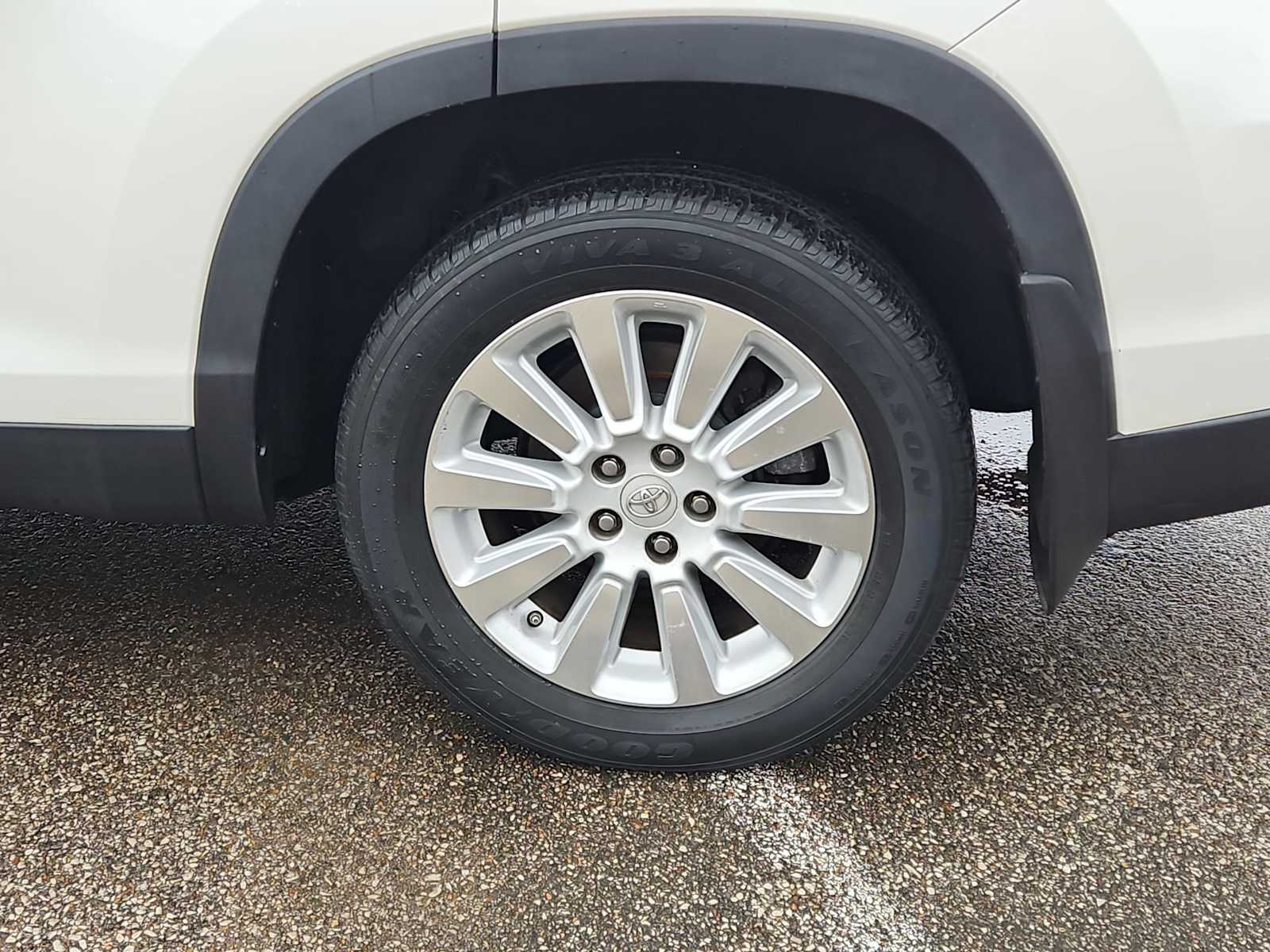 Thumbnail: 2019 Toyota Highlander - 14