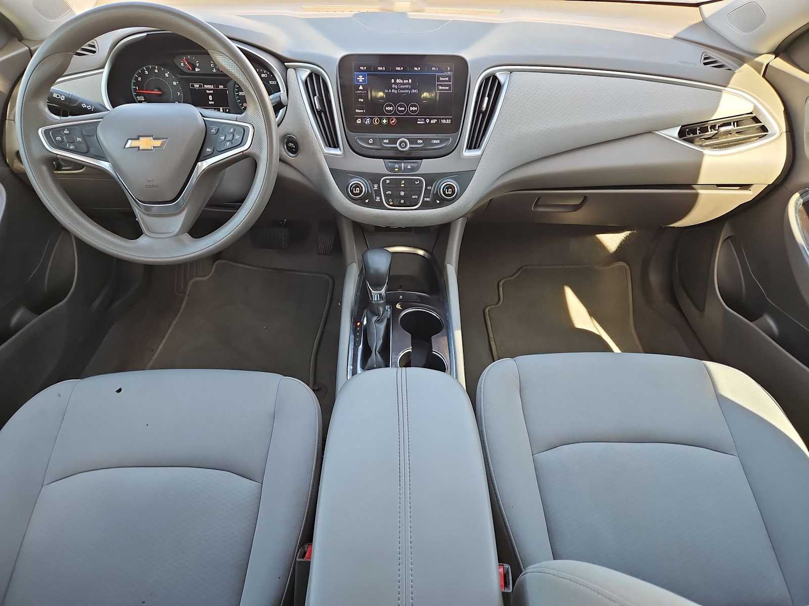 Thumbnail: 2022 Chevrolet Malibu - 16