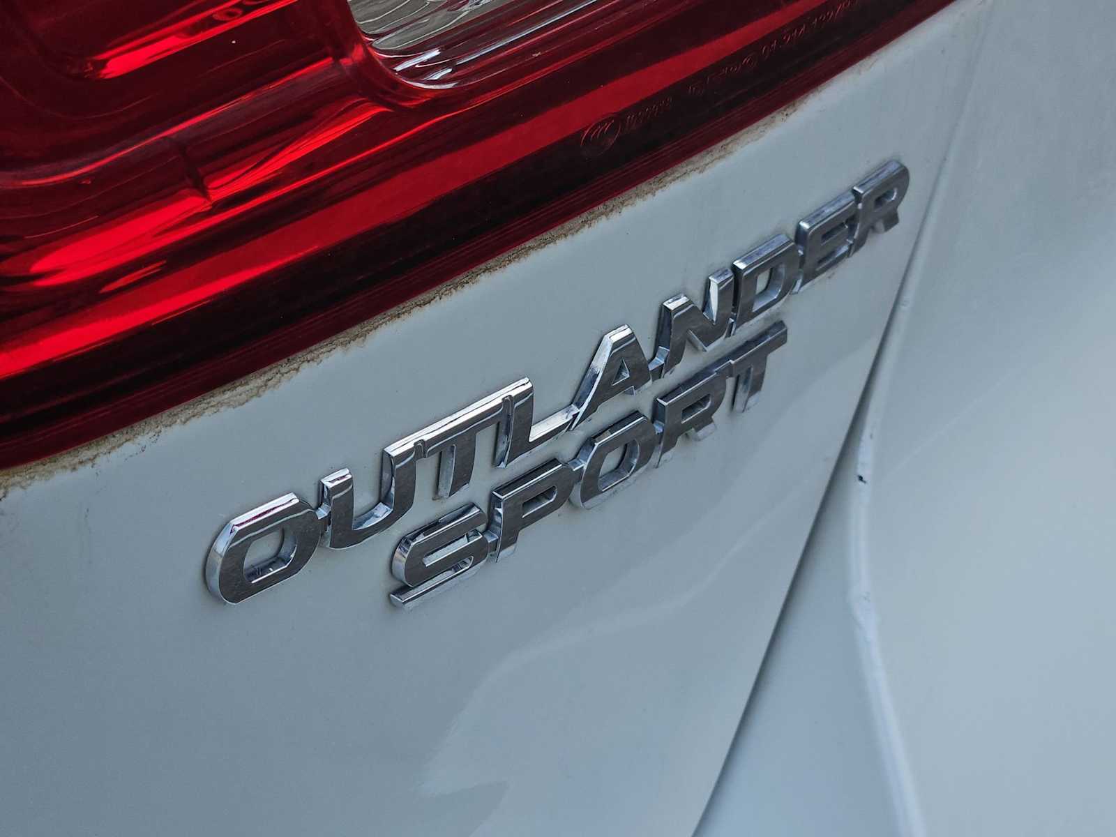 Thumbnail: 2019 Mitsubishi Outlander Sport - 12