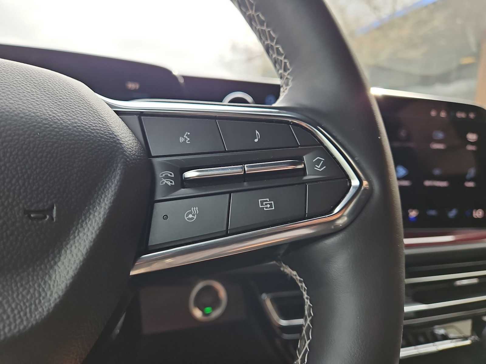 Thumbnail: 2025 Chevrolet Traverse - 25